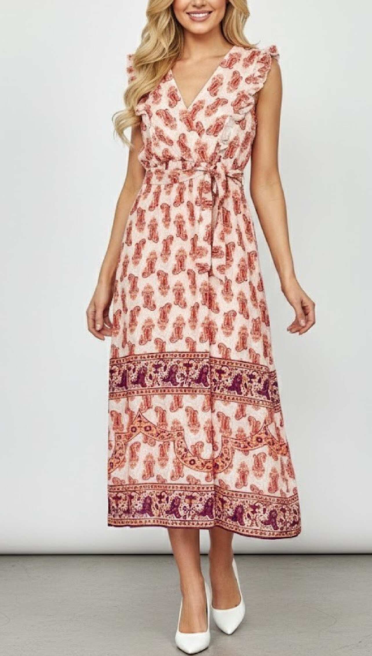 Long cotton and polyester dress, perfect for welcoming spring. Comfort and elegance guaranteed, made in China for summer 2026.