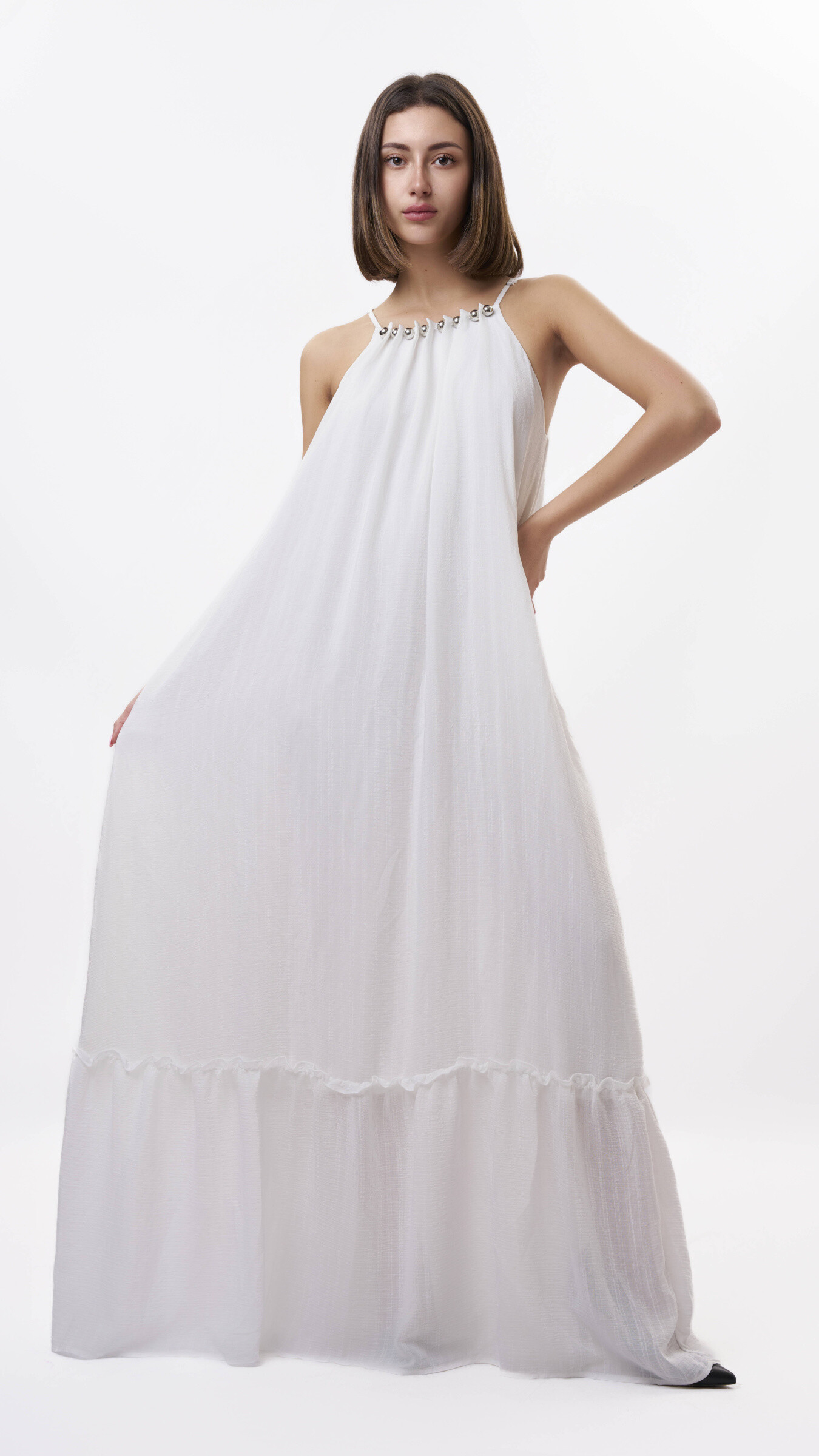 Grossiste LILLA - Robe longue et perles sur l'encolure