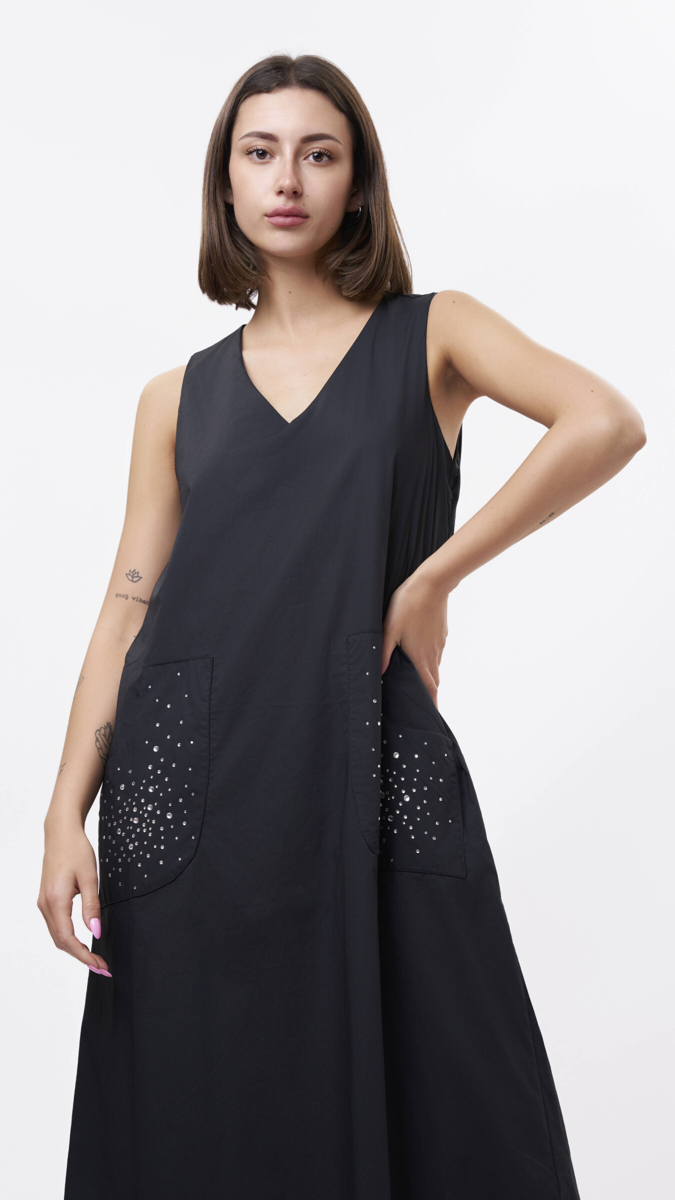 Grossiste LILLA - Robe et poches sans manches