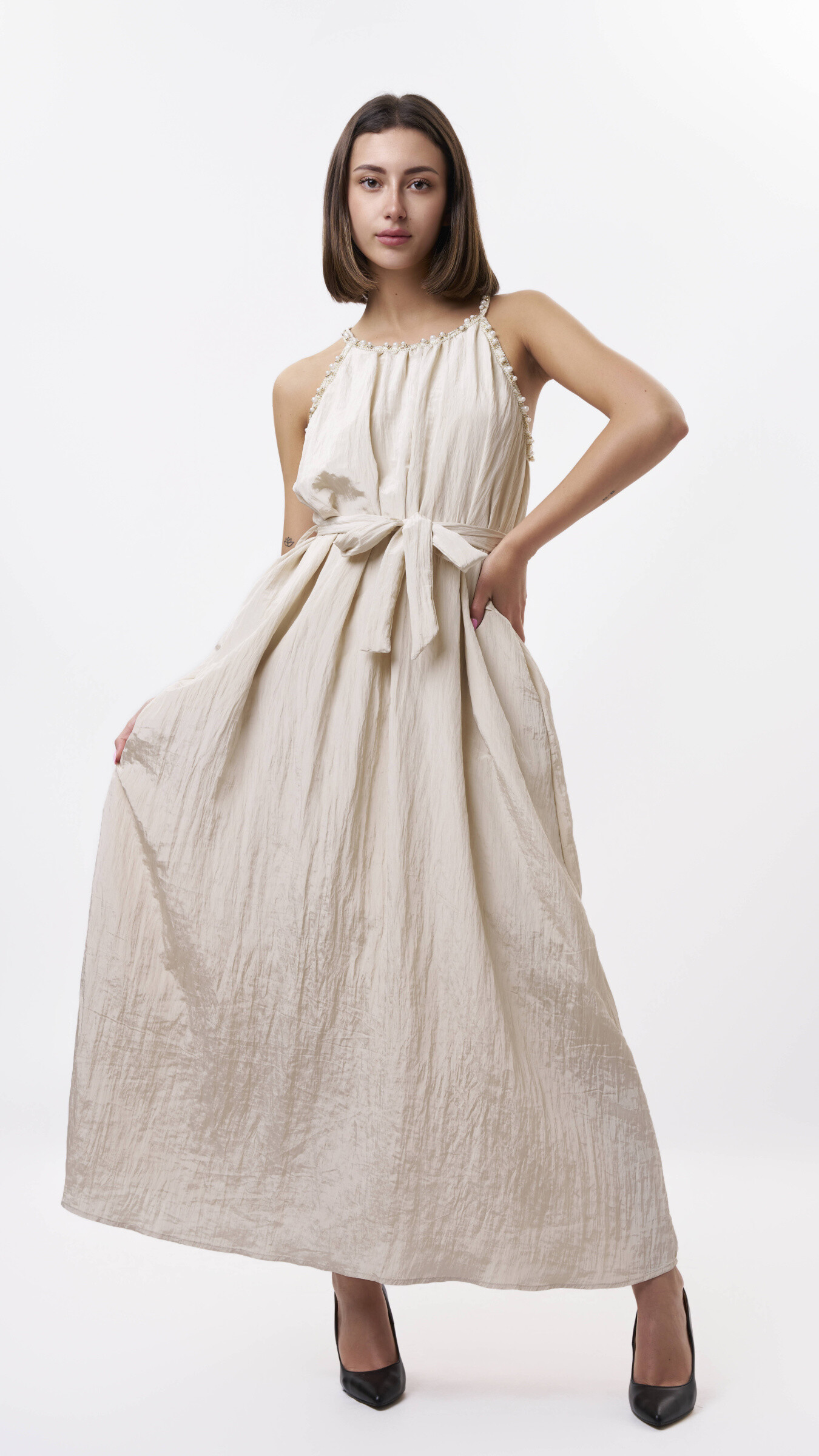 Grossiste LILLA - Robe Bretella avec décolleté perlé