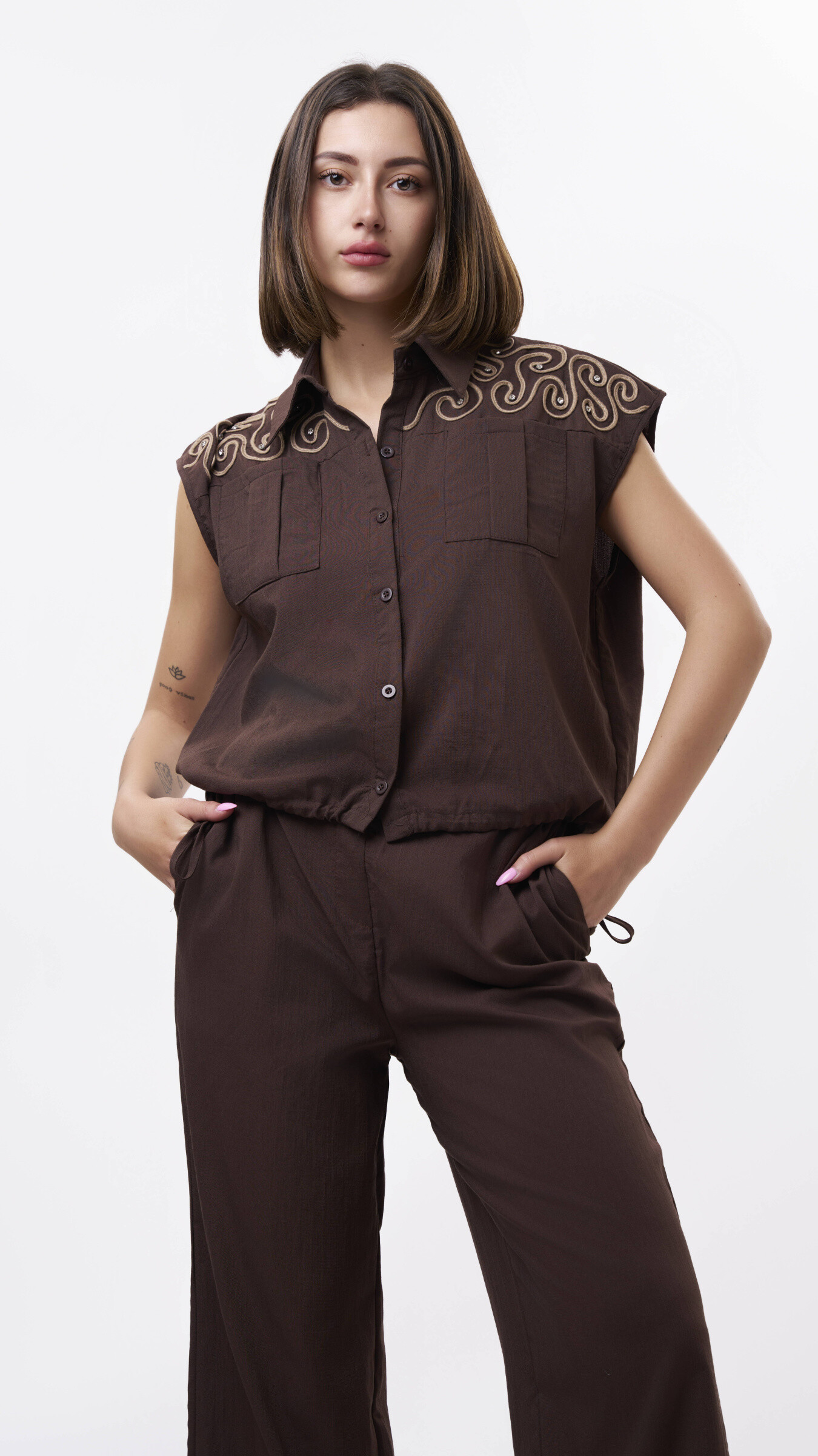 Wholesaler LILLA - Short sleeveless shirt with embroidery