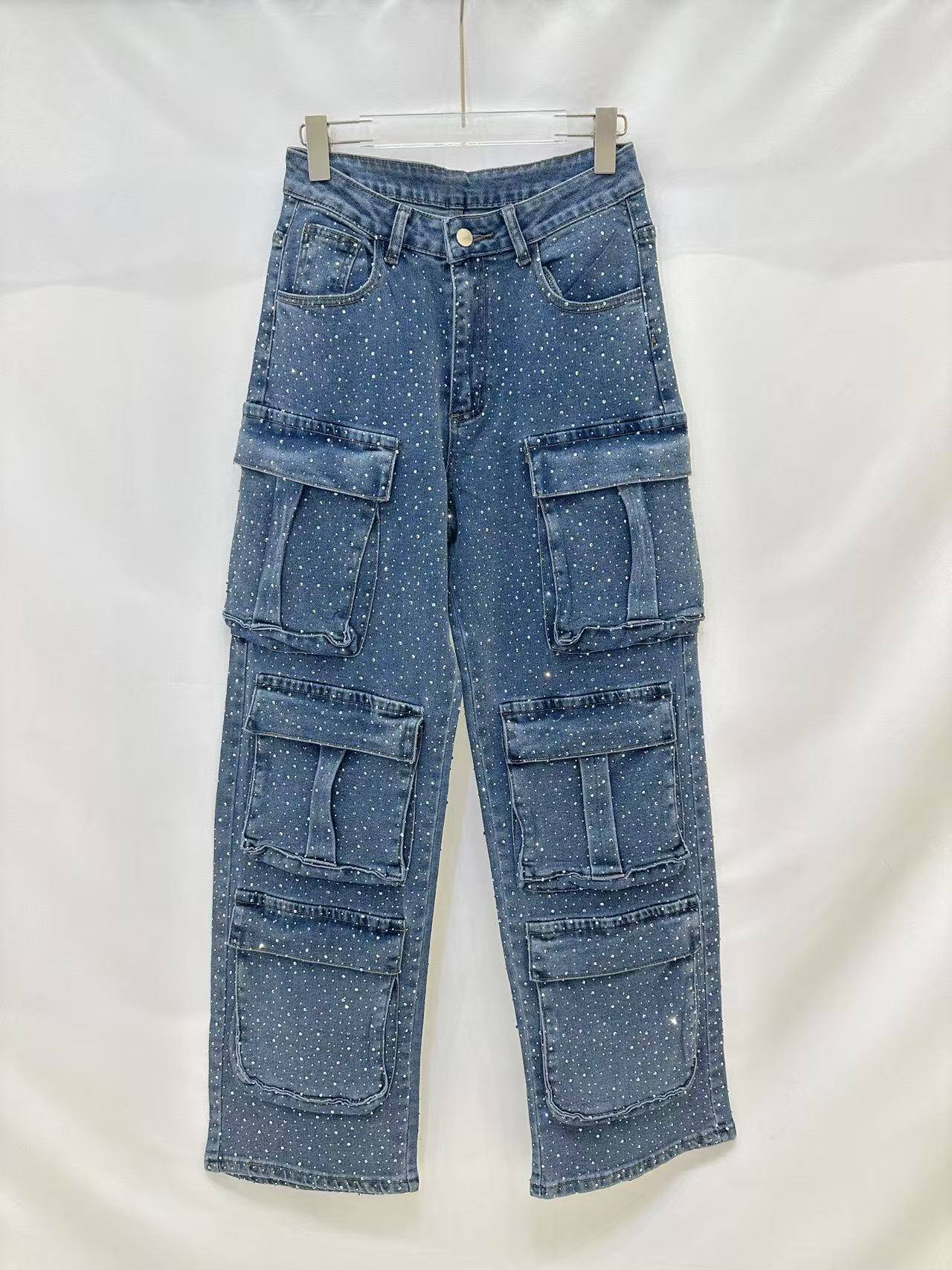 Grossiste LILLA - Pantalon cargo en denim orné de strass