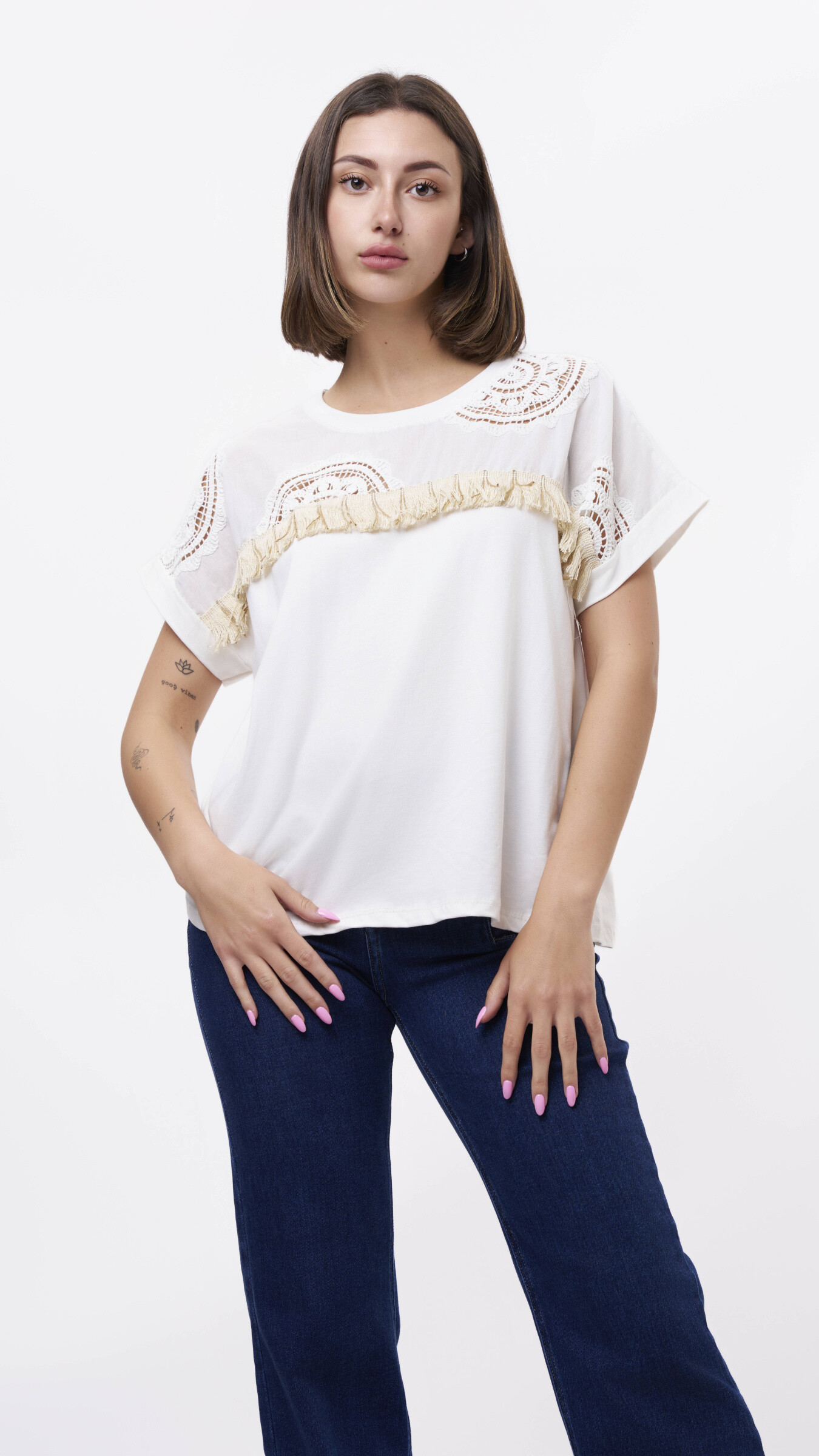 Mayorista LILLA - Camiseta con encaje y flecos en el frente