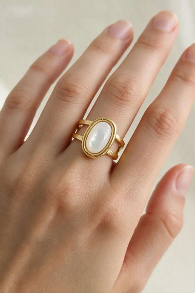 Wholesaler LILY CONTI - Adjustable gold-plated stainless steel ring with mother-of-pearl Wholesaler LILY CONTI - Adjustable gold-plated stainless steel ring with mother-of-pearl