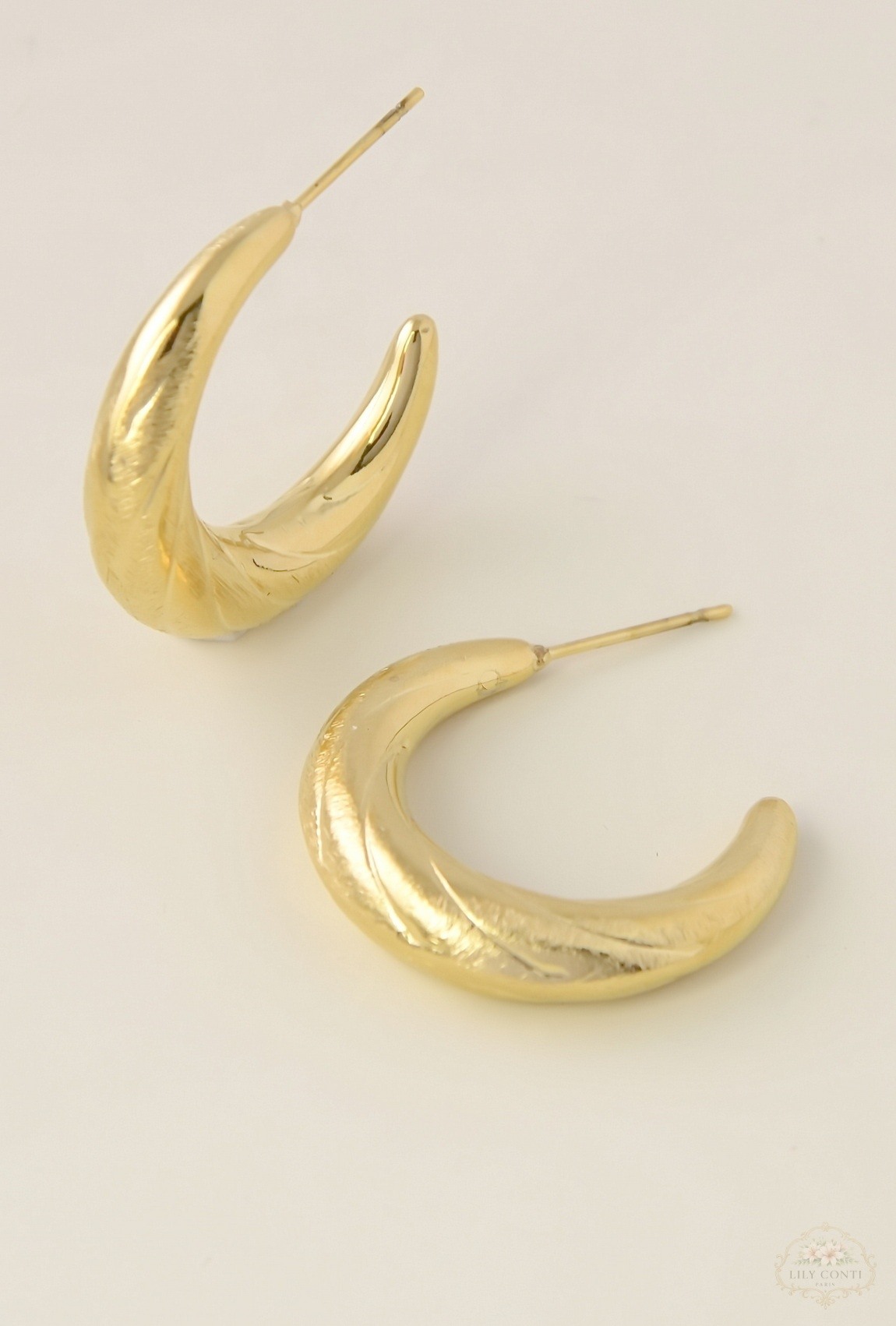Wholesaler LILY CONTI - Thick gold stainless steel hoop earrings – shiny brushed finish