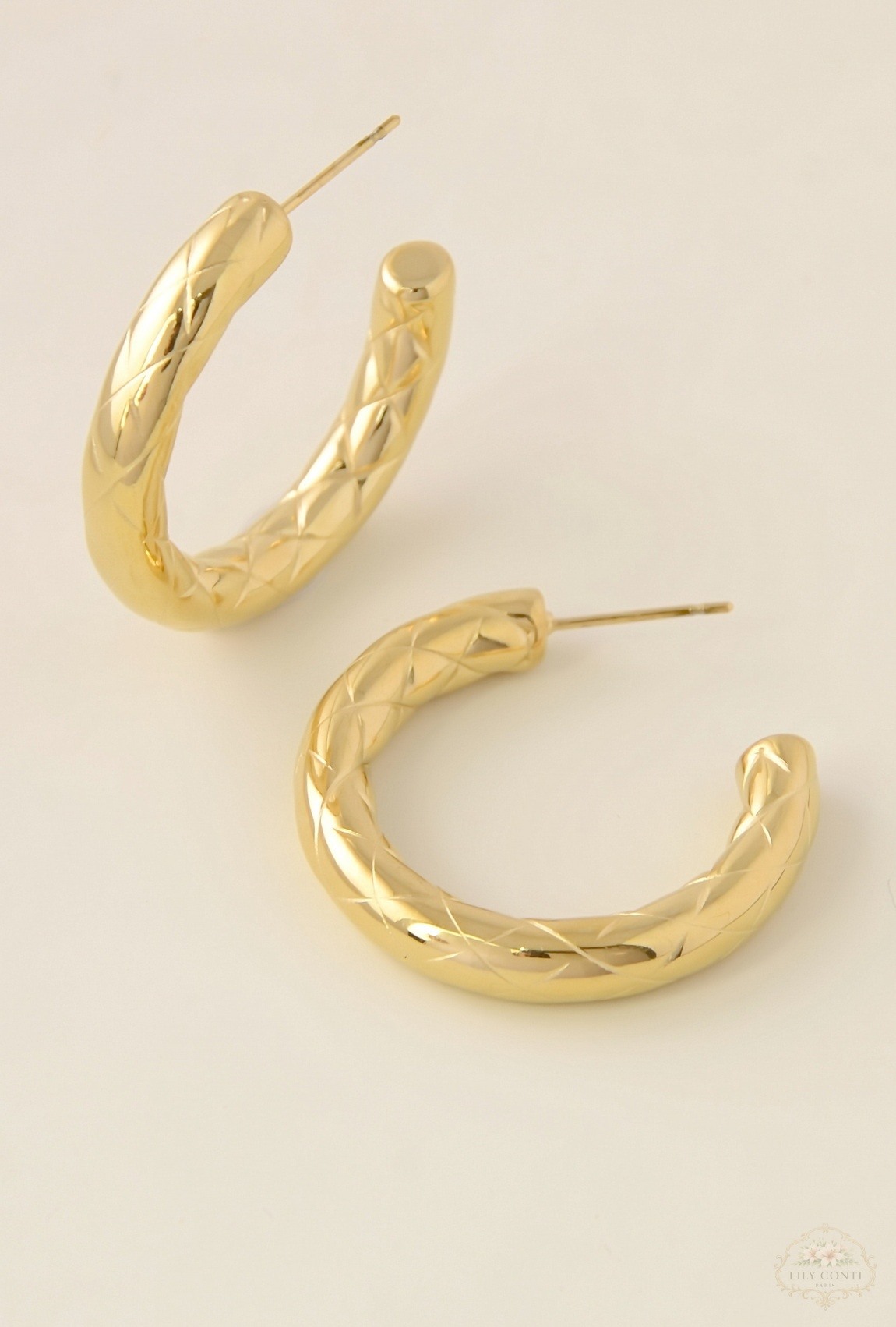 Wholesaler LILY CONTI - Thick gold stainless steel hoop earrings – shiny engraved finish