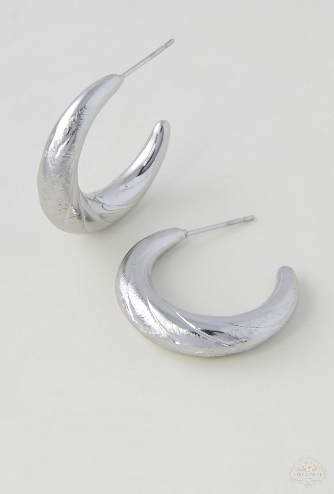 Wholesaler LILY CONTI - Thick silver-tone stainless steel hoop earrings – shiny brushed finish