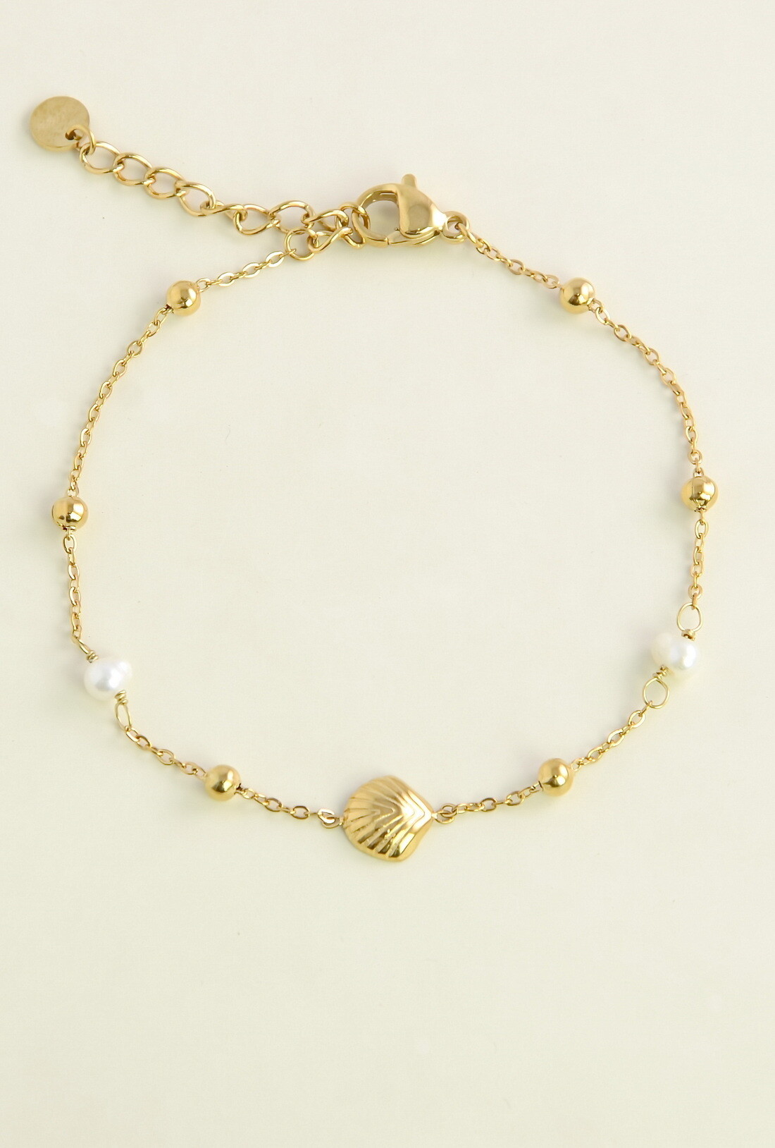 Mayorista LILY CONTI - Pulsera dorada de acero inoxidable con perlas de agua dulce y colgante de concha