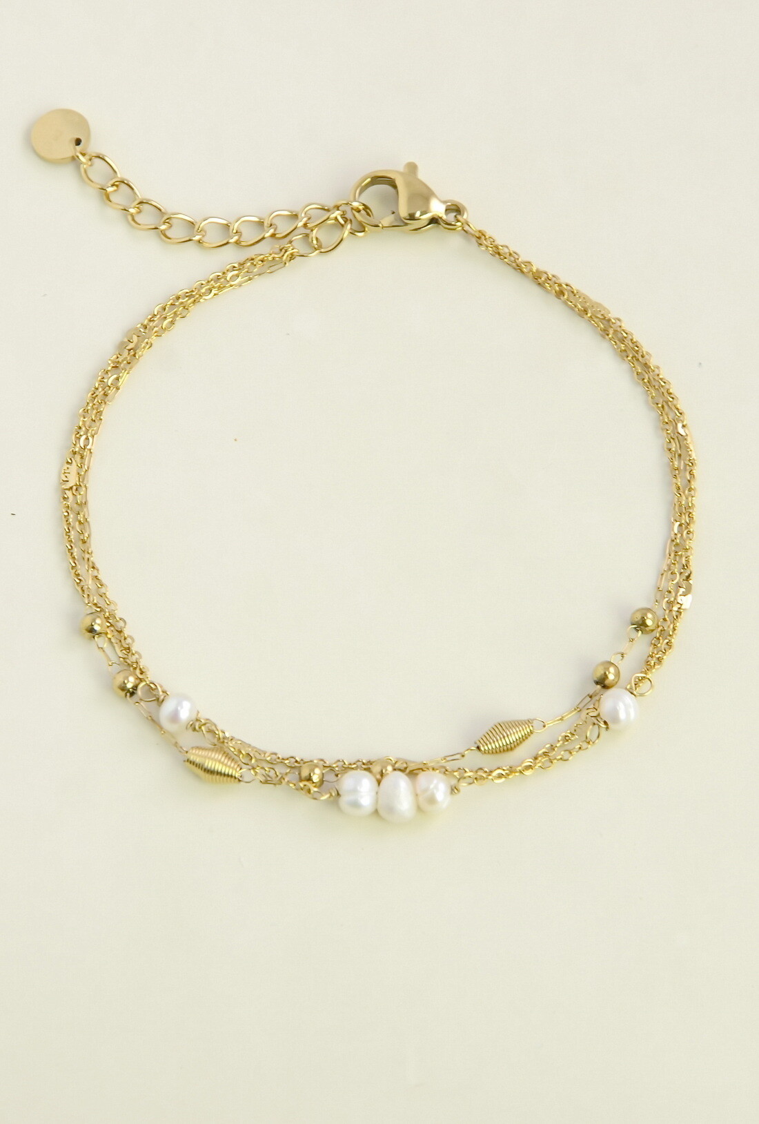Grossiste LILY CONTI - Bracelet 3 rangs doré en acier inoxydable et perles d’eau douce