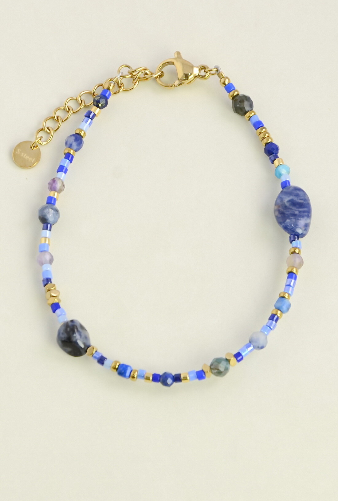 Grossiste LILY CONTI - Bracelet en acier inoxydable doré, pierres et perles rocailles