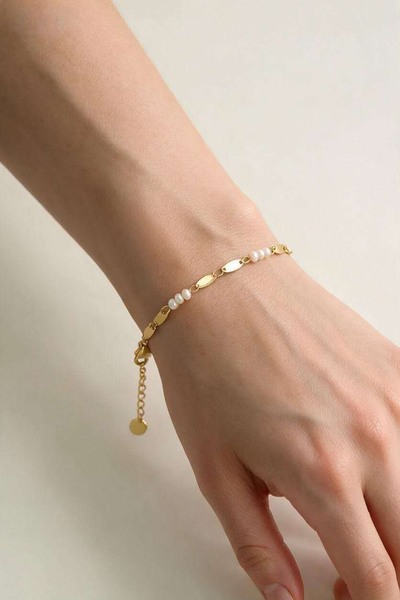 Wholesaler LILY CONTI - Gold-plated stainless steel bracelet with freshwater pearls Wholesaler LILY CONTI - Gold-plated stainless steel bracelet with freshwater pearls