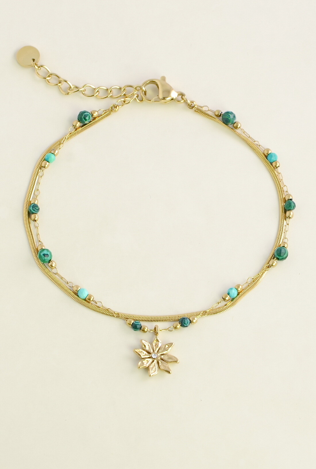 Mayorista LILY CONTI - Pulsera dorada de acero inoxidable con piedras, cuentas de pasta de vidrio y colgante de flor