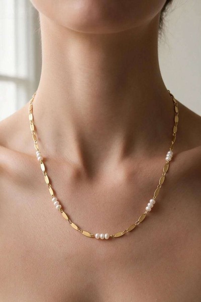Wholesaler LILY CONTI - Gold-plated stainless steel necklace with freshwater pearls Wholesaler LILY CONTI - Gold-plated stainless steel necklace with freshwater pearls