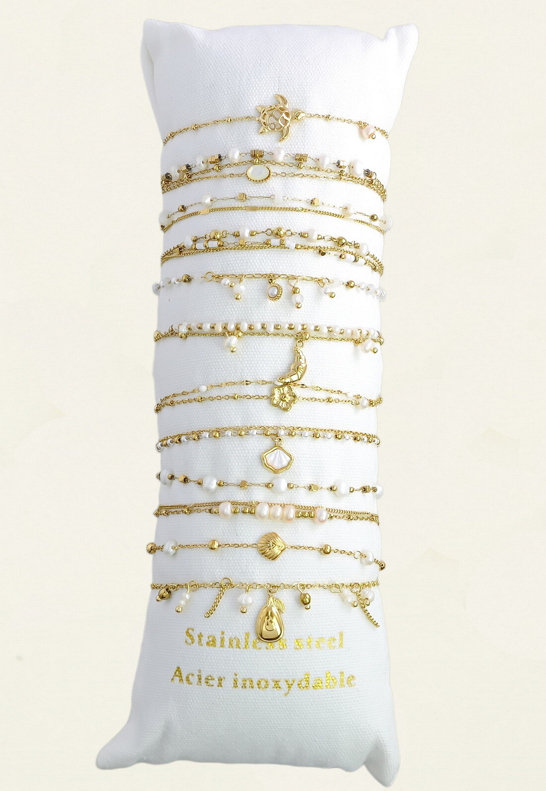 Grossiste LILY CONTI - Lot de 12 bracelets en acier inoxydable doré – perles d’eau douce & autres matériaux