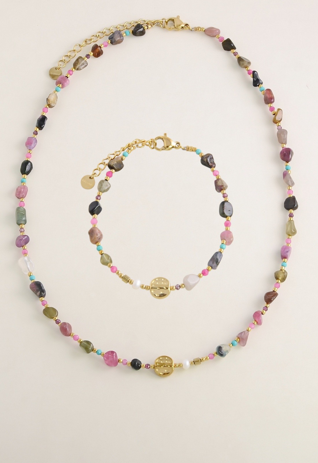Grossiste LILY CONTI - Parure collier et bracelet dorés en acier inoxydable avec pierres naturelles