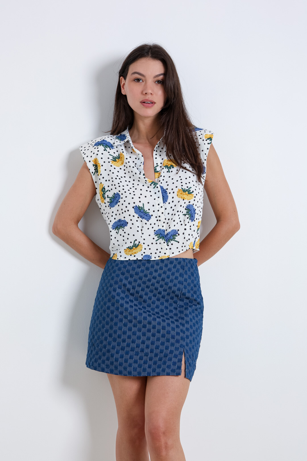 Grossiste Lily White - Chemise à pois et fleurs