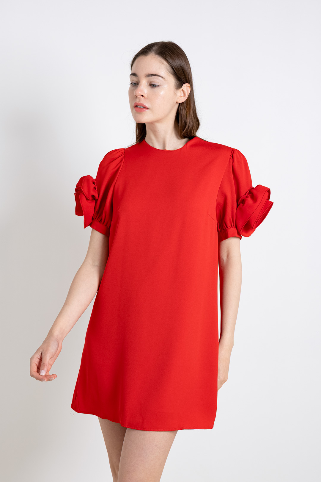 Mayorista ELLI WHITE - Vestido recto con detalles florales en las mangas