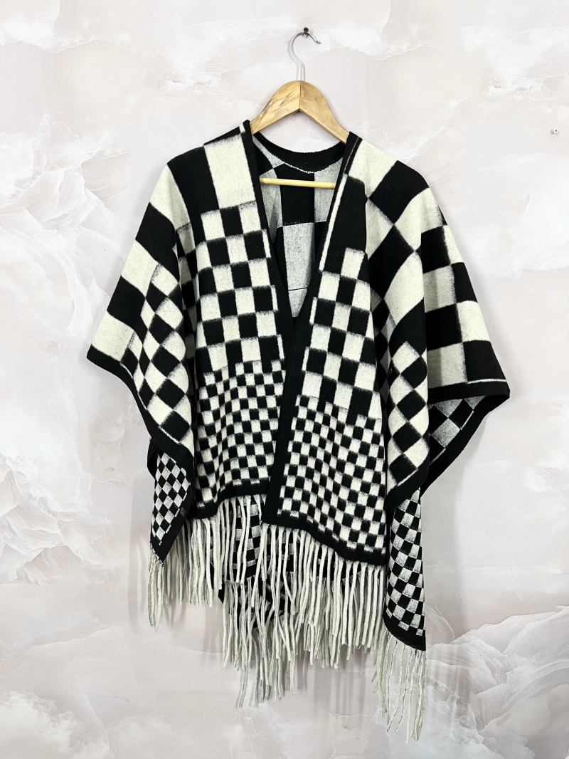 Grossiste LINETA - gilet poncho ouvert motif carreau