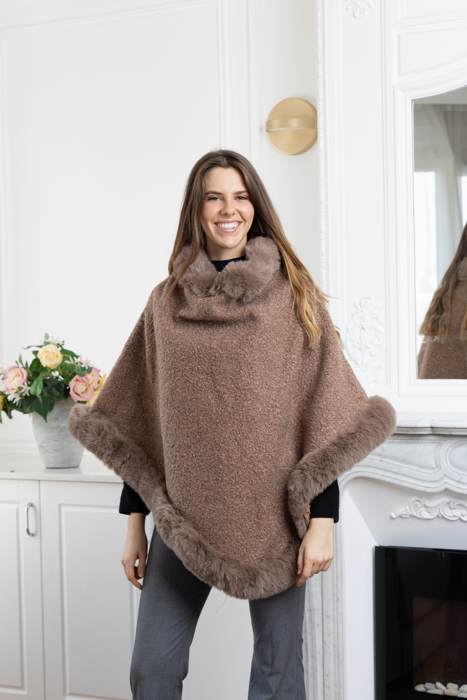 Wholesaler LINETA - P-6 Solid Poncho with Sequins and Faux Fur