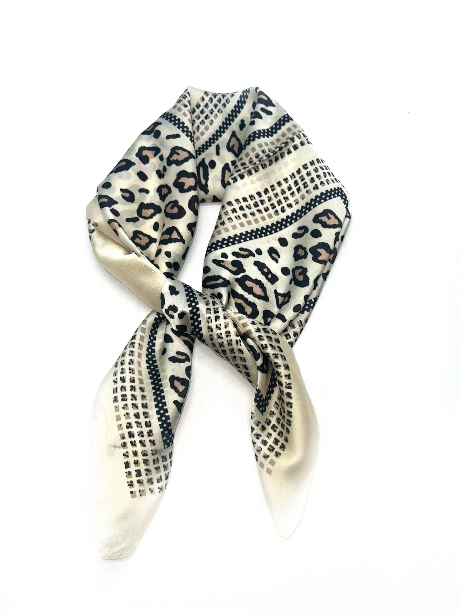 Grossiste LINETA - D-153/D-6 Foulard touche soie 70x70 motif leopard