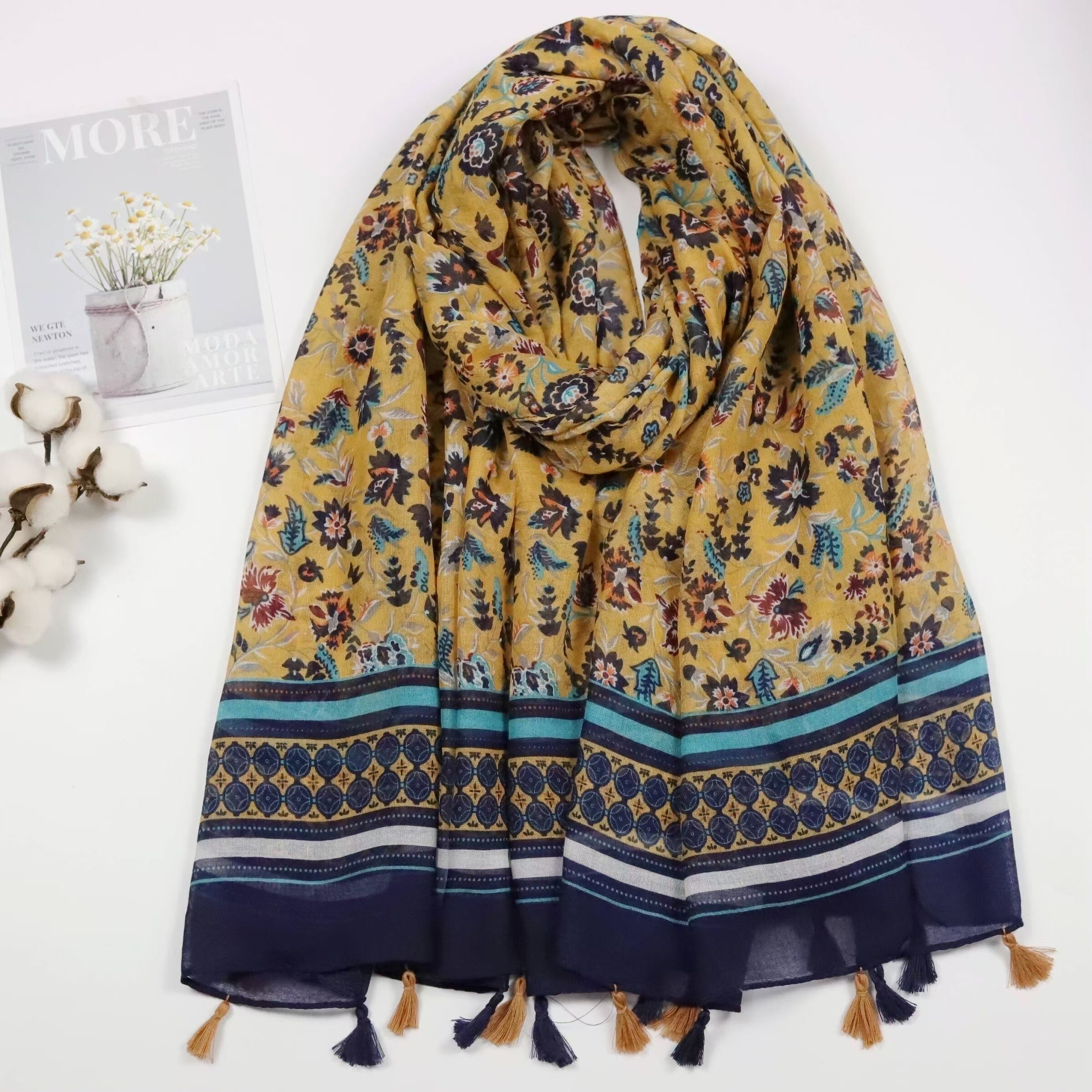 Wholesaler LINETA - Ponpom scarf patterns Small flower