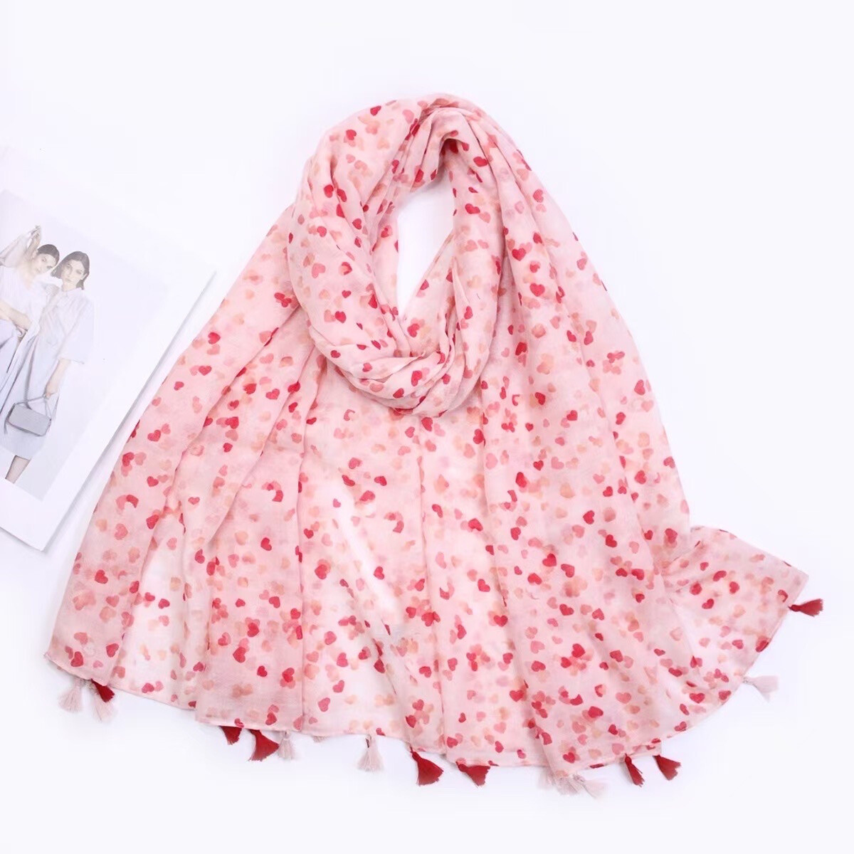 Wholesaler LINETA - Pompon scarf Little Heart Pattern