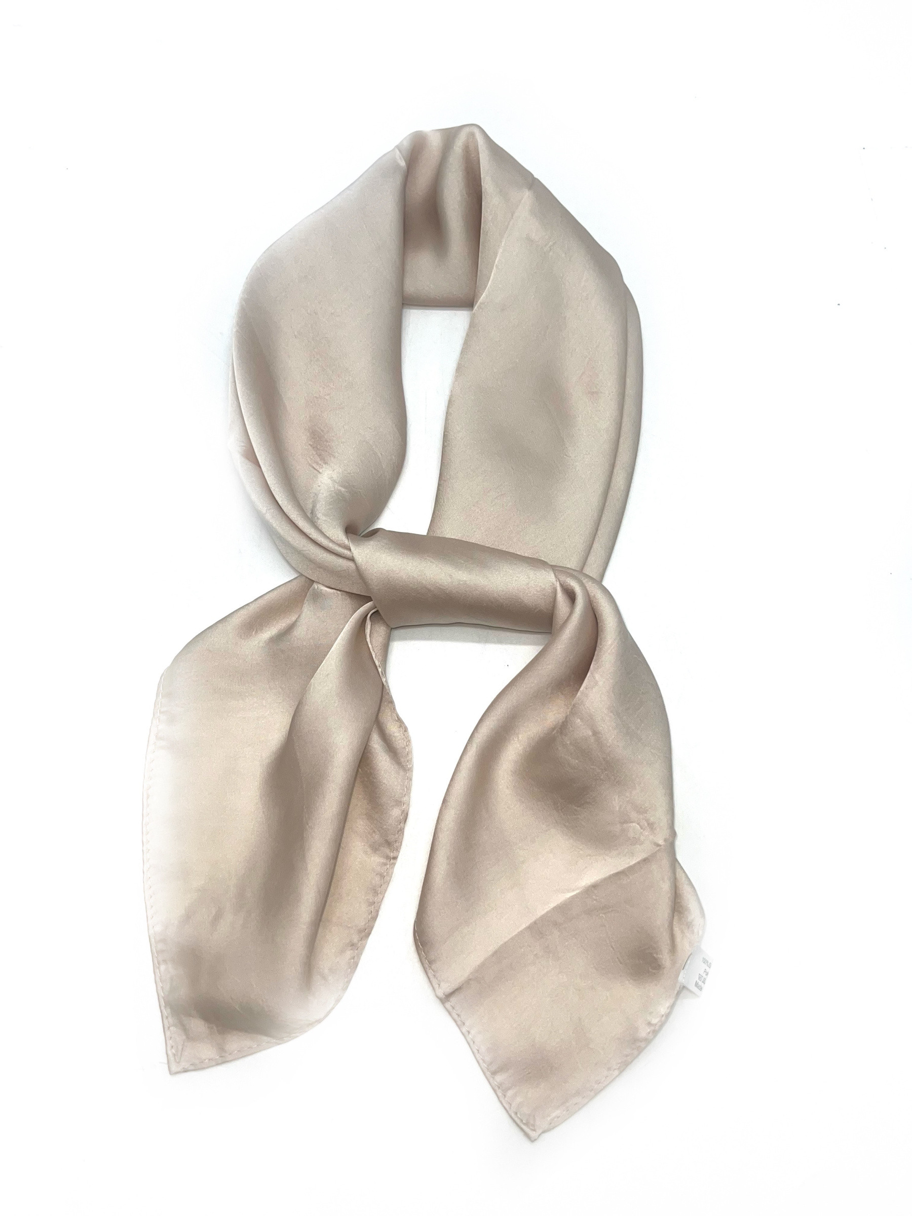 Grossiste LINETA - Petit carré touche soie 70 x 70 cm uni