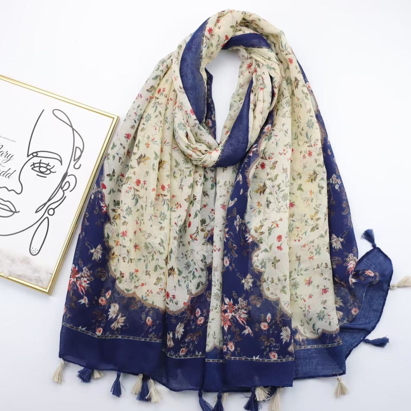 Wholesaler LINETA - Pompon scarf Small plant motif
