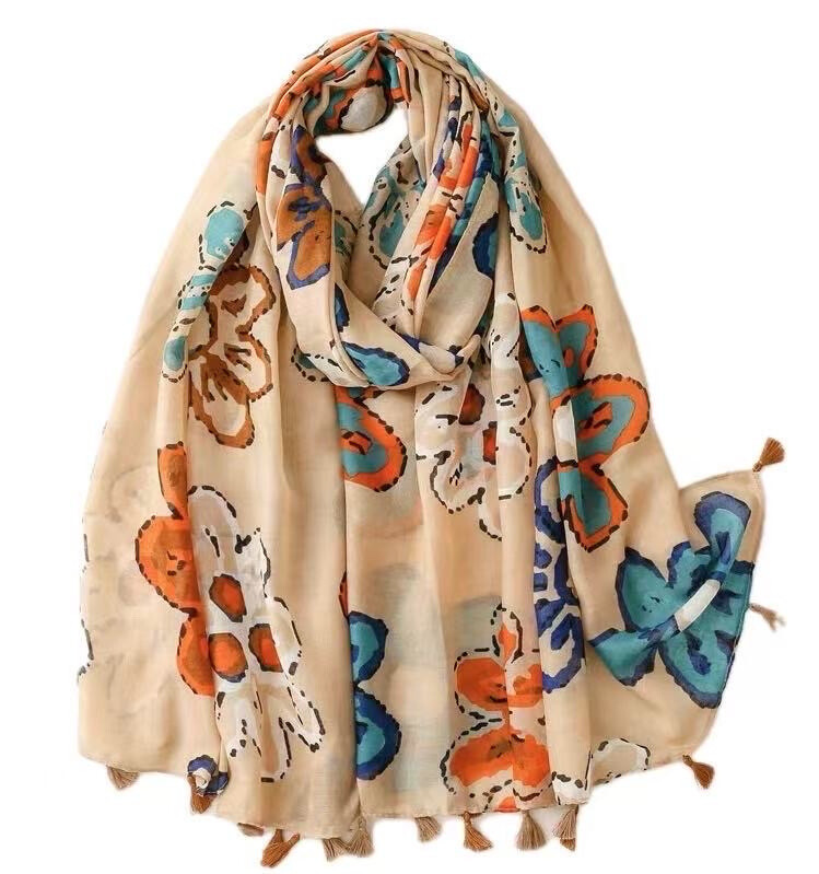 Wholesaler LINETA - Ponpom scarf big flower motif