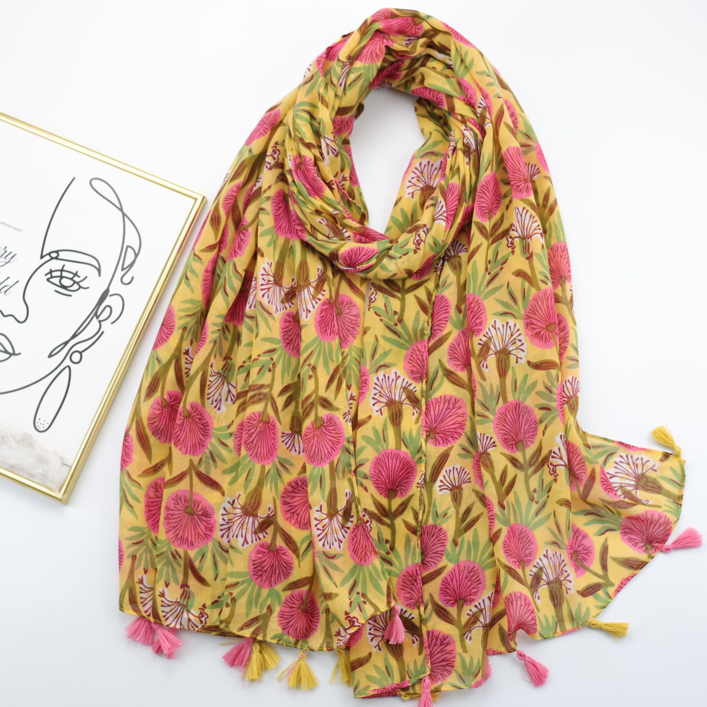 Wholesaler LINETA - Ponpom scarf Pandenli Flower Pattern