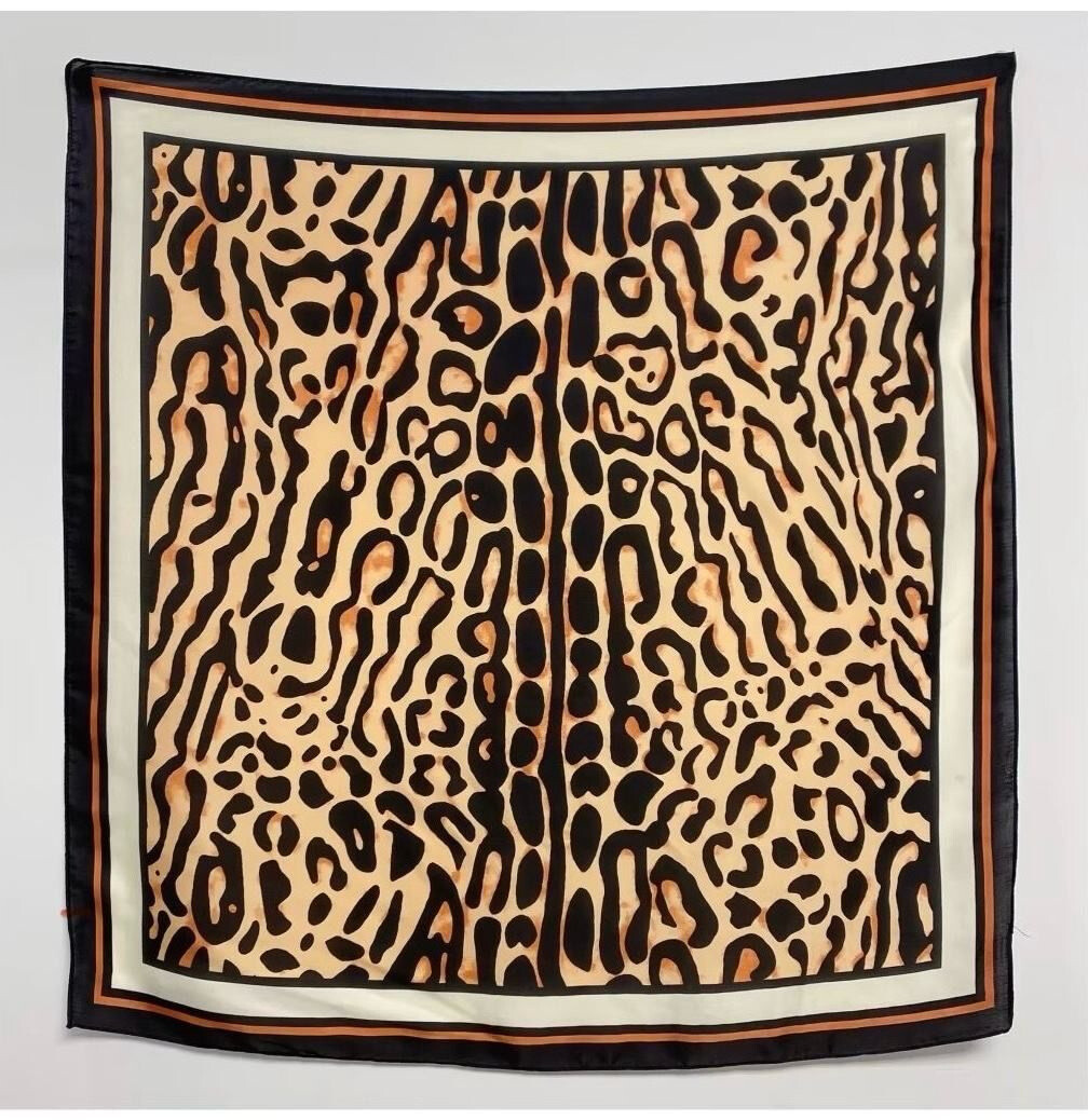 Wholesaler LINETA - D-27 Silk touch scarf 70x70 leopard pattern