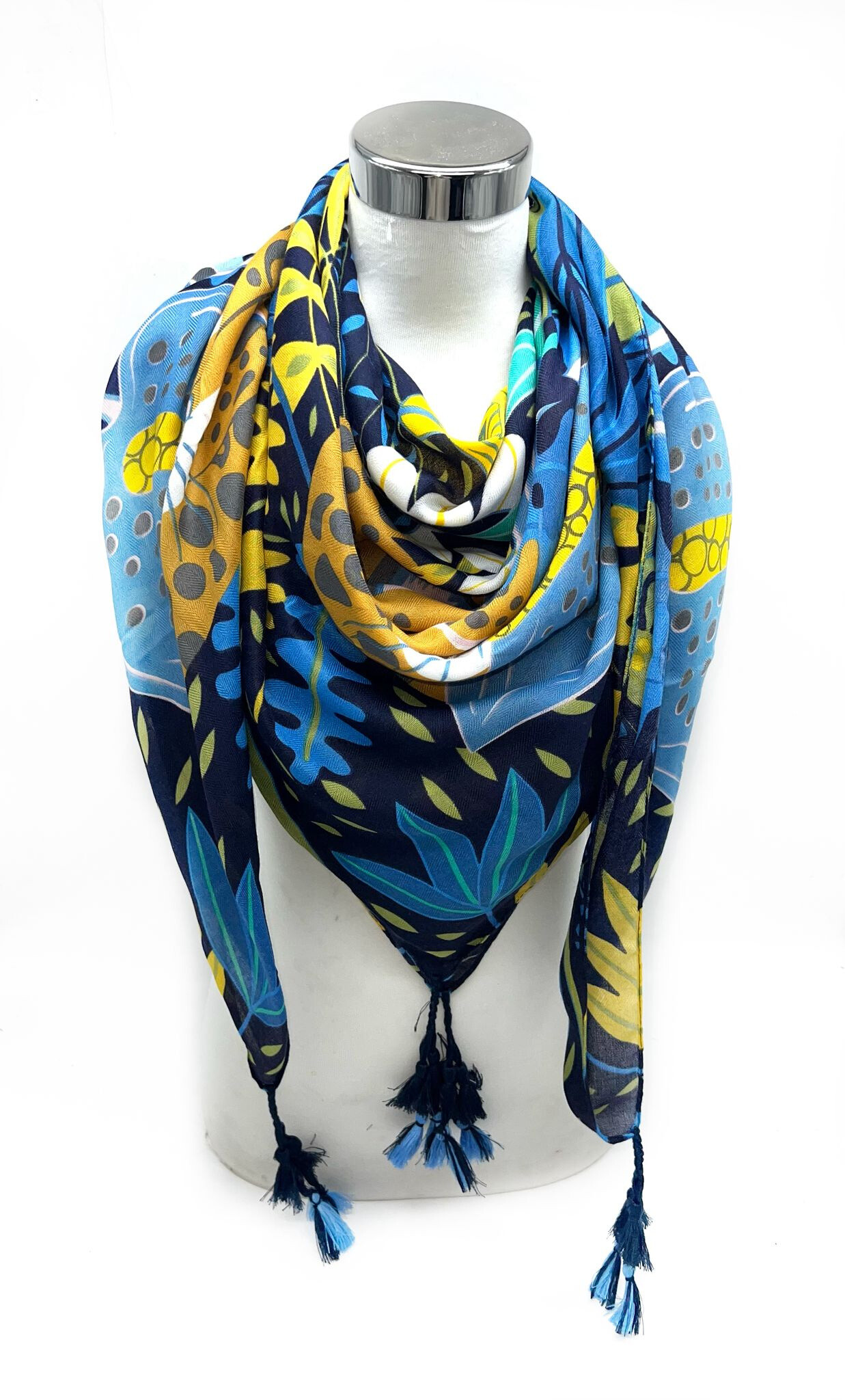 Grossiste LINETA - JZ-46735-A5 Foulard grand carré avec pompons