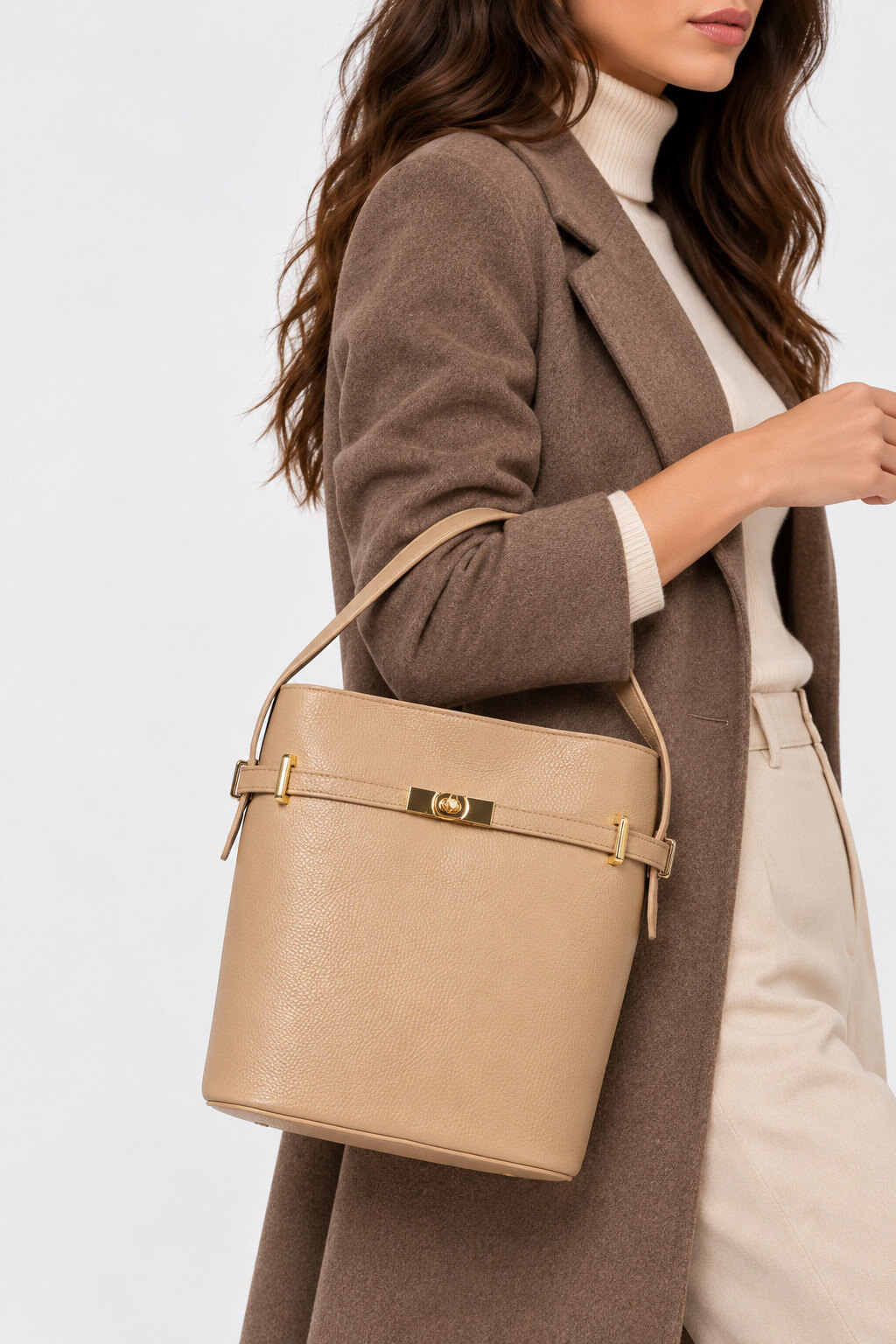 Wholesaler LISA DEI - Genuine leather bucket bag with gold buckle detail