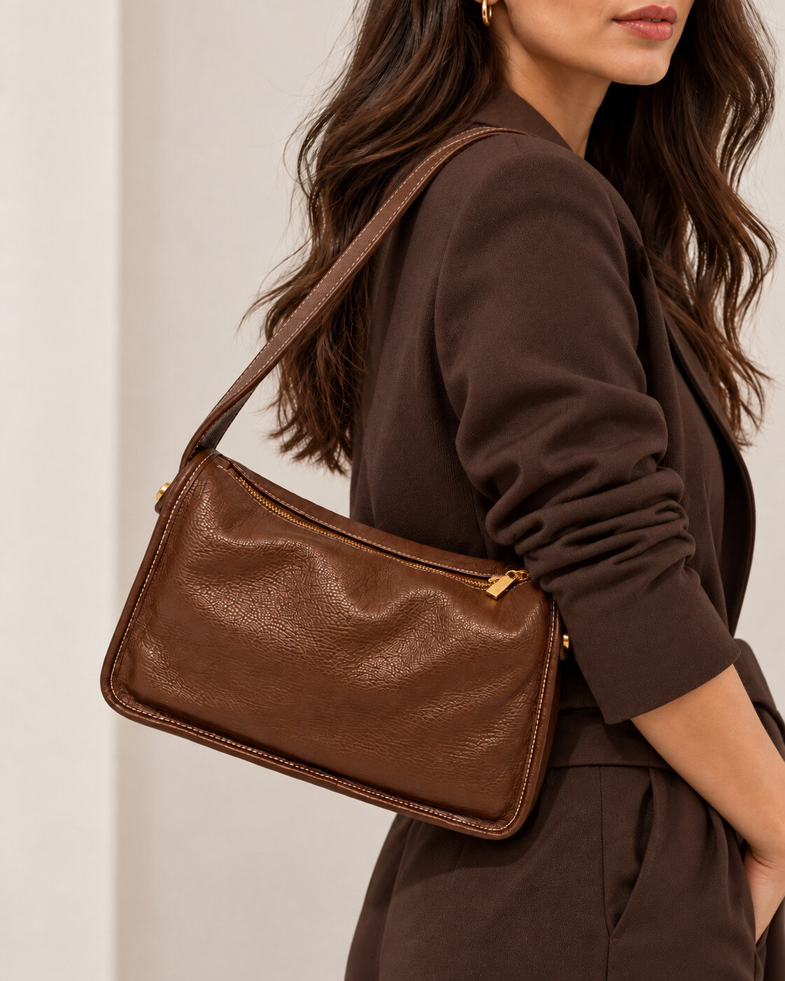 Wholesaler LISA DEI - Genuine hammered leather shoulder bag Made in Italy – Soft line with gold details