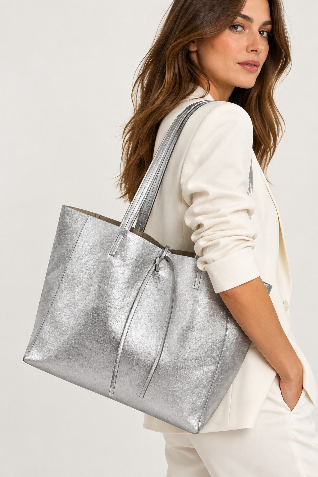 Wholesaler LISA DEI - Women's shoulder bag in genuine laminated suede leather