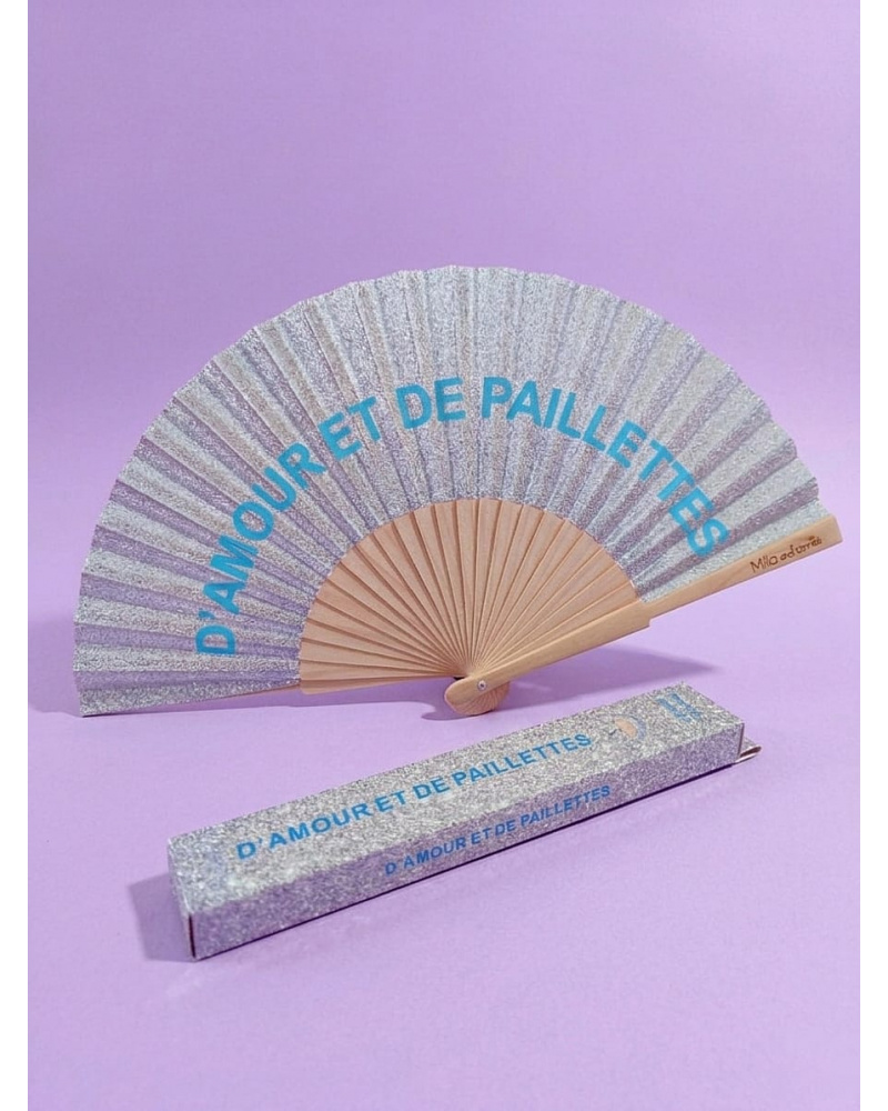 Grossiste Lolilota - Lot de 6 éventails D'AMOUR ET DES PAILLETTES du même modèle. fourni avec une dragonne + une boucle pour l'accrocher