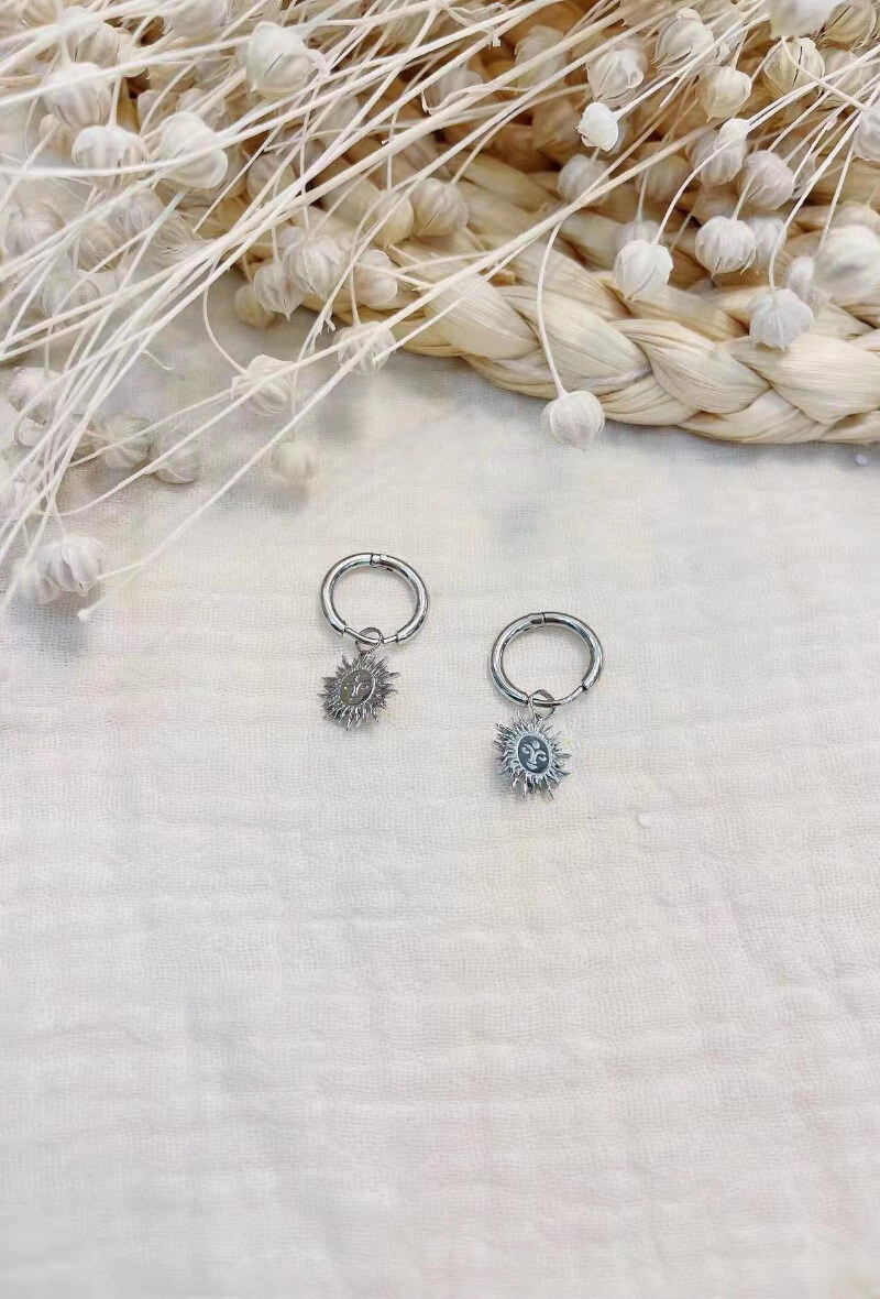 Wholesaler Lolilota - EARRING MINI HOOP SUN FACE