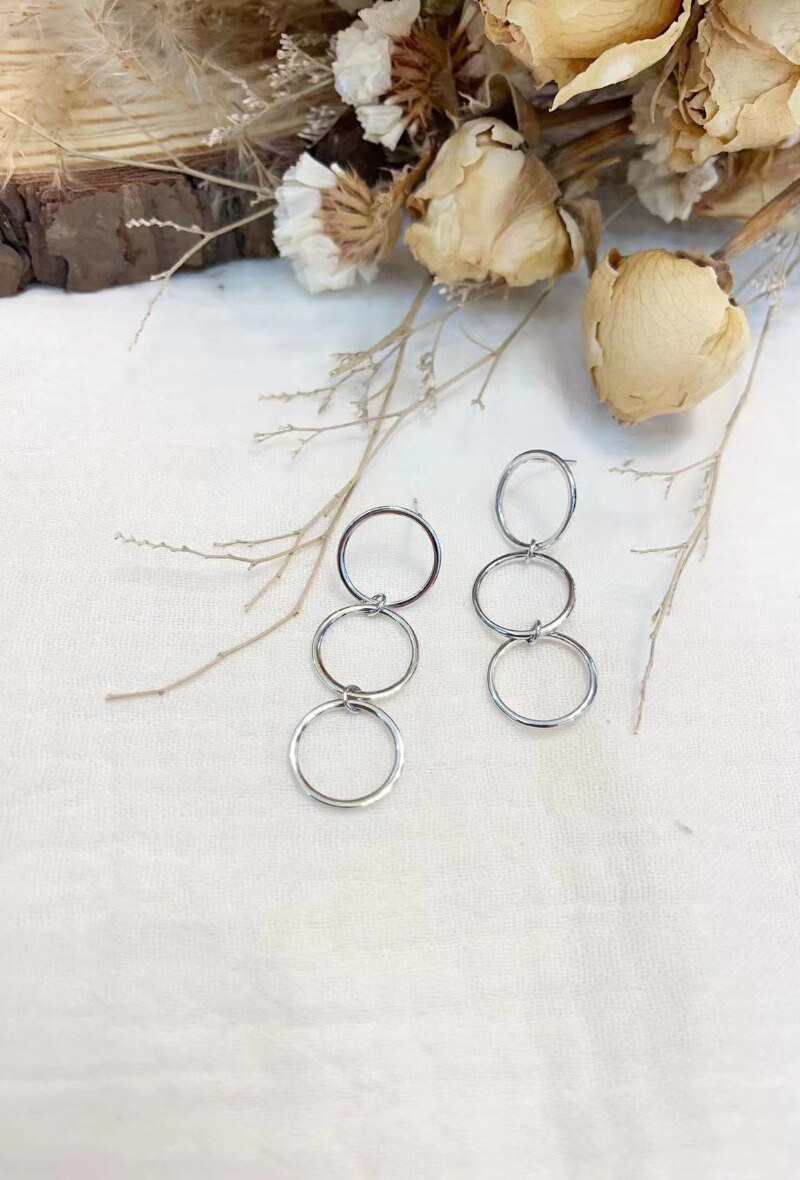 Grossiste Lolilota - Boucle d'oreille pendant triple cercle