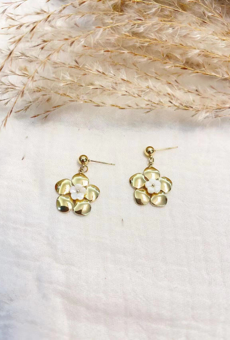 Wholesaler Lolilota - Earring pendant flower nacre