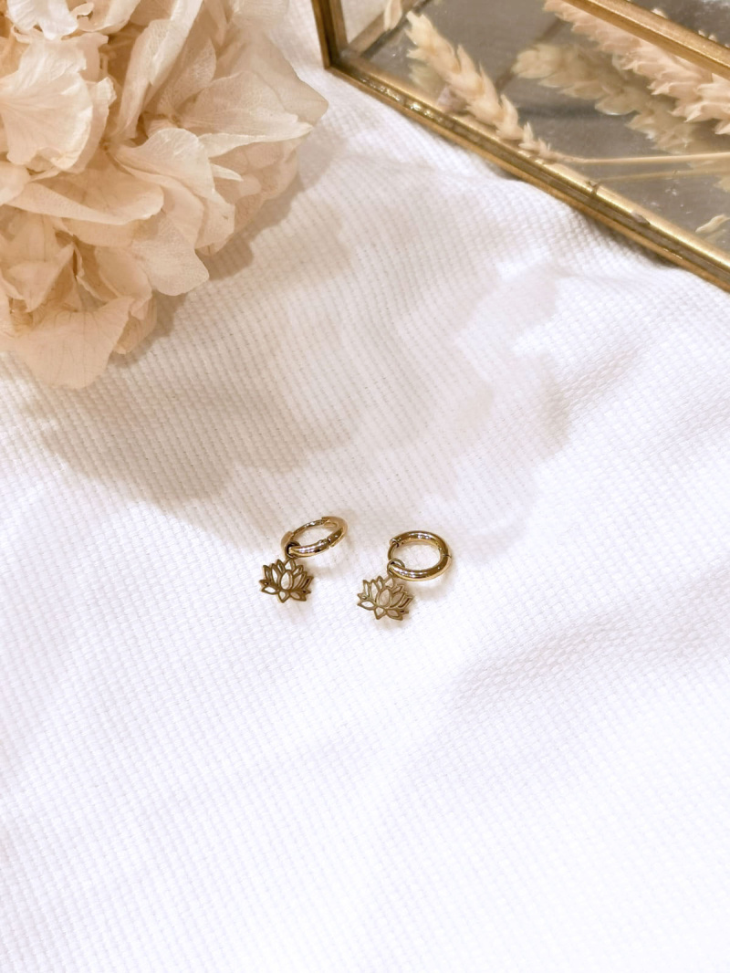 Wholesaler Lolilota - Mini lotus hoop earring in steel