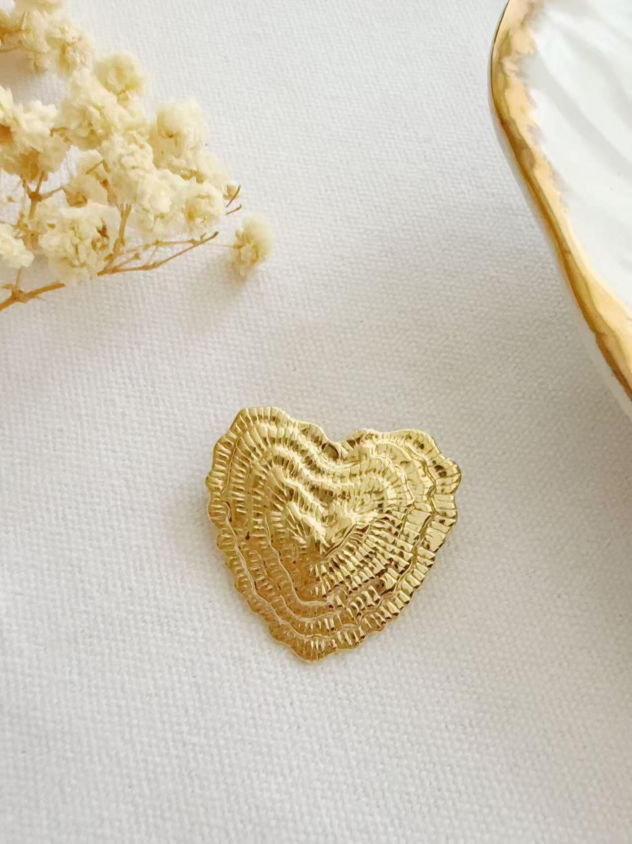 Mayorista Lolilota - Broche de corazón en relieve