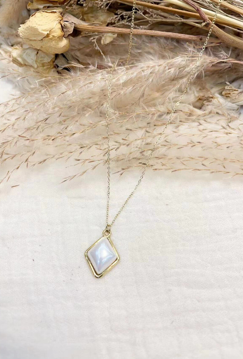 Wholesaler Lolilota - Necklace losange pearly pearl