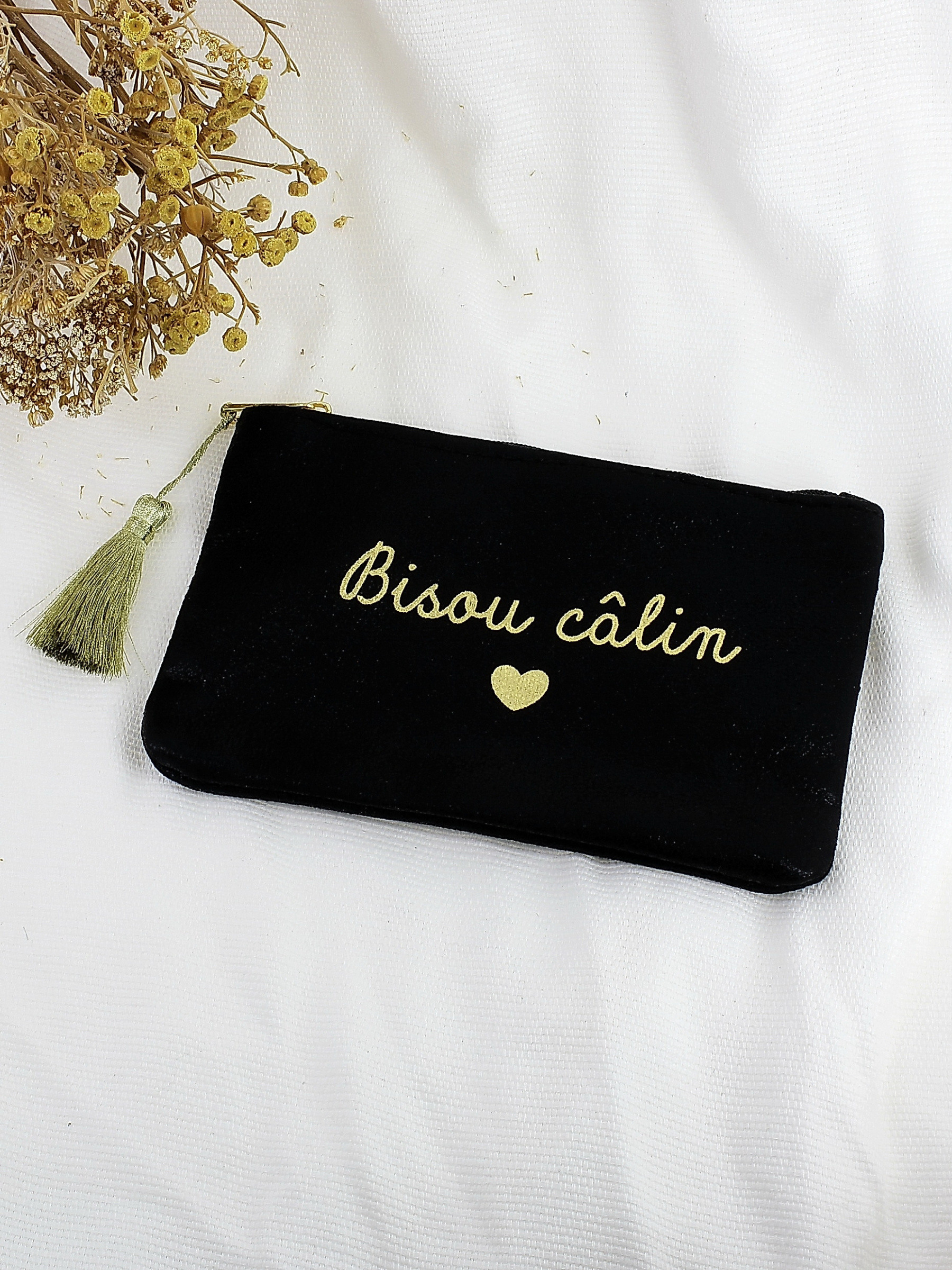 Wholesaler Lolilota - Shiny fabric pouch with the text Hug Kiss