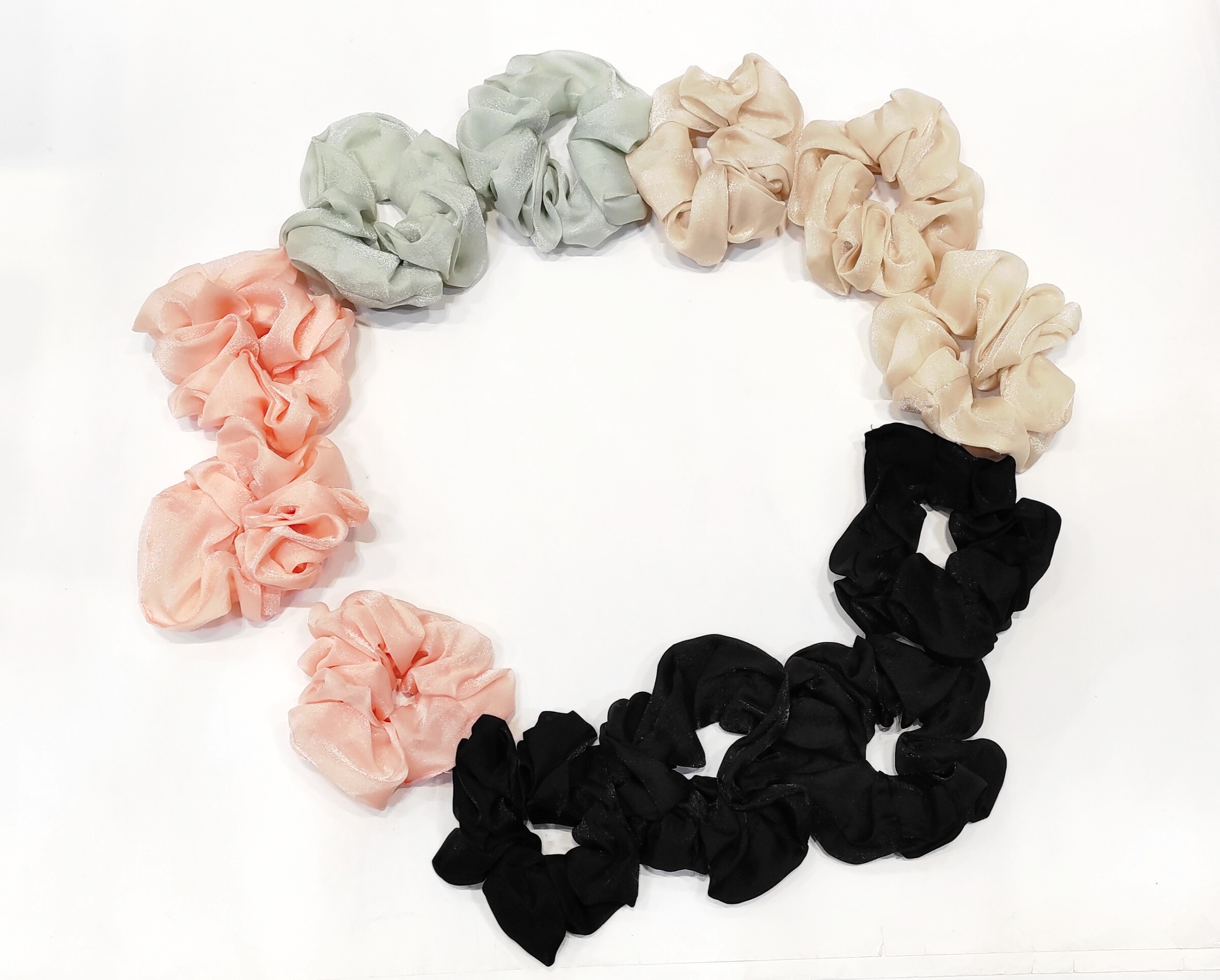 Grossista Lolo & Yaya - Lot di 12 pezzi di scrunchie elastici con effetto brillante