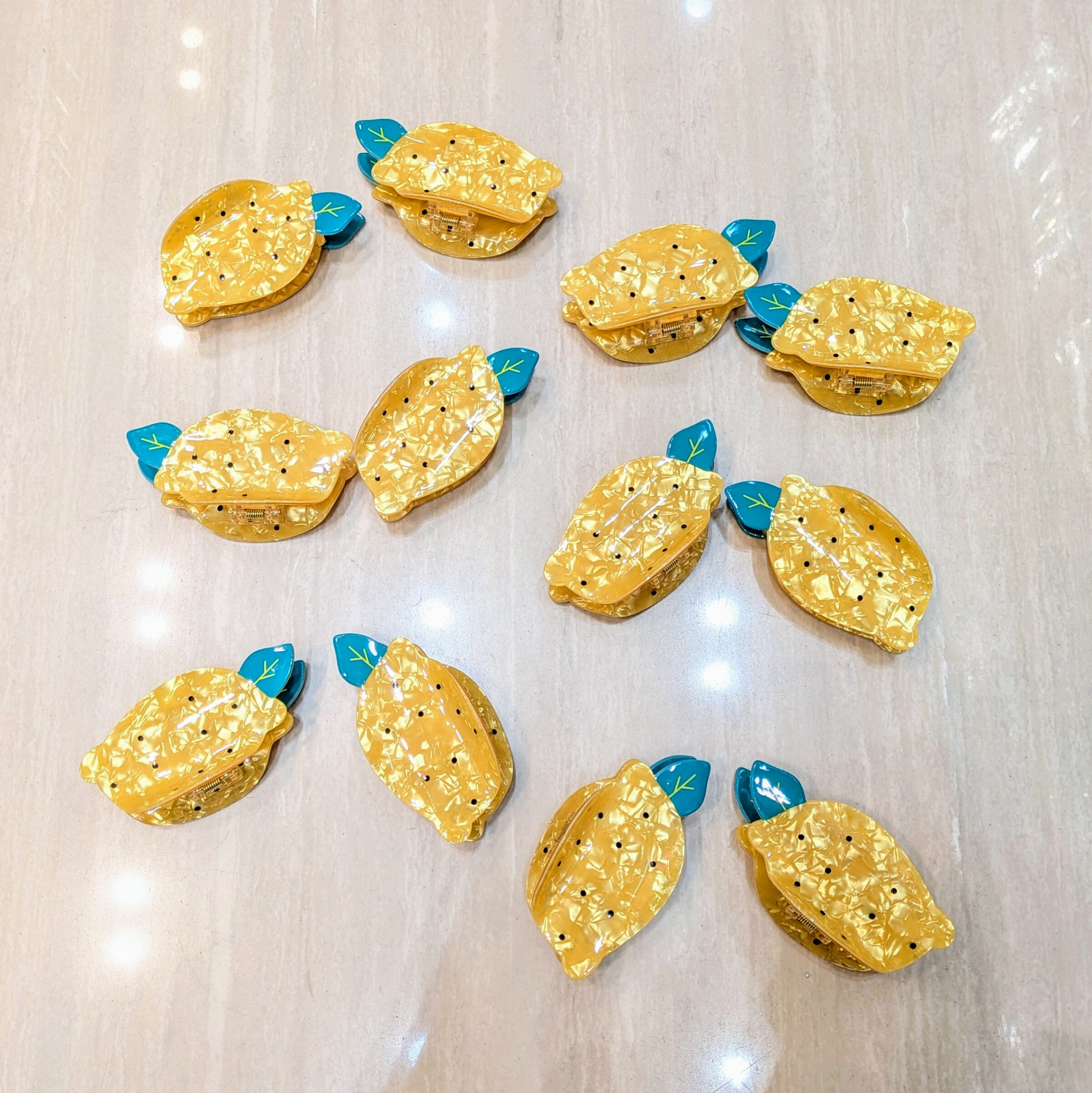 Grossiste Lolo & Yaya - Paquet de 12pcs pinces à cheveux citron, unité 2€50