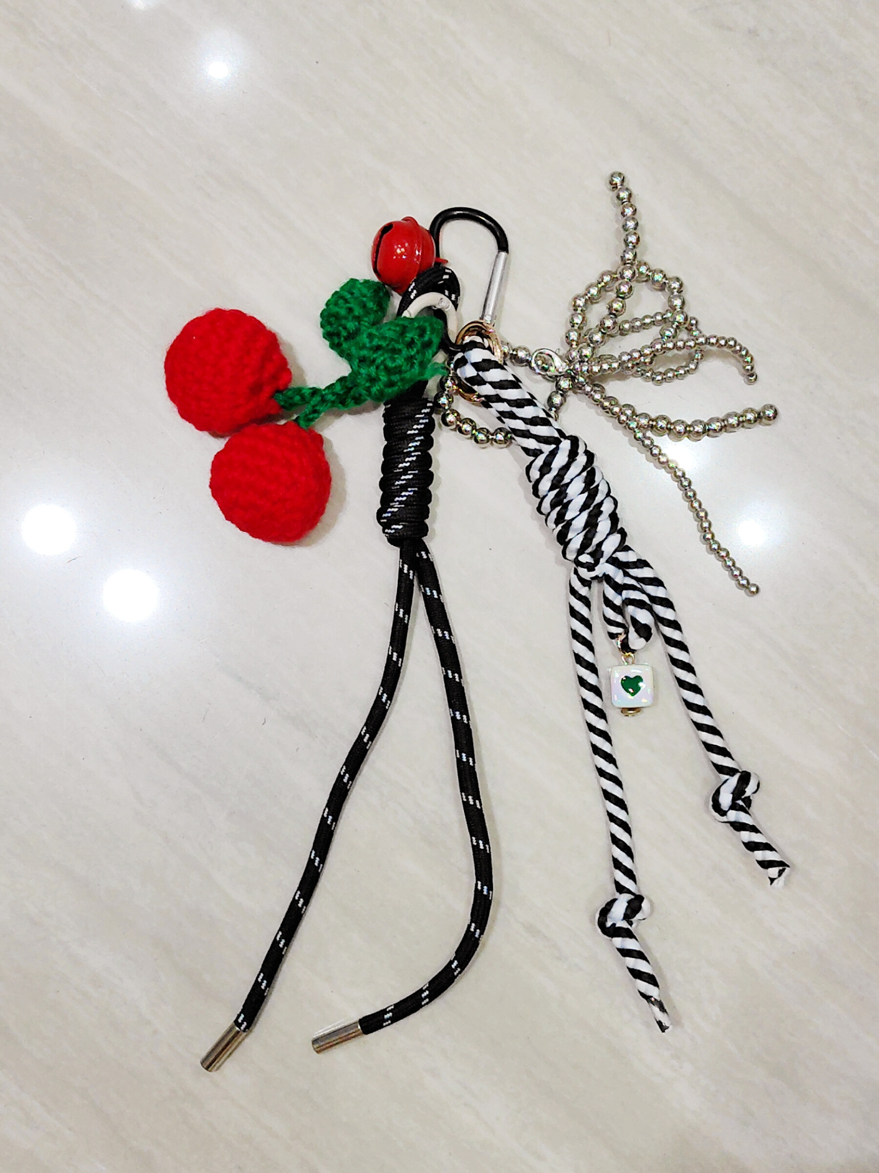 Grossiste Lolo & Yaya - Porte clé fantaisie Cerise crochet