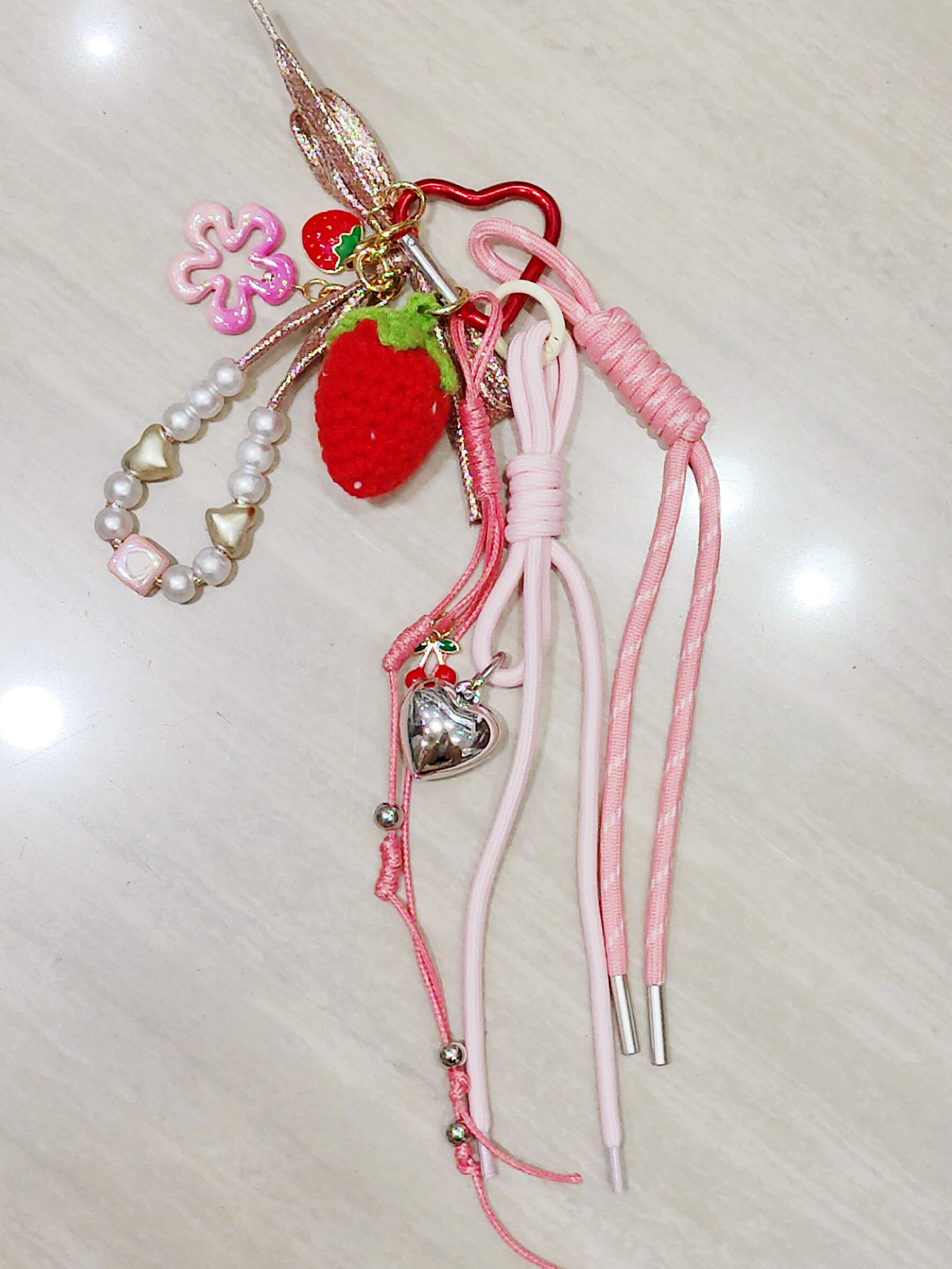 Grossiste Lolo & Yaya - Porte clé fantaisie Fraise crochet