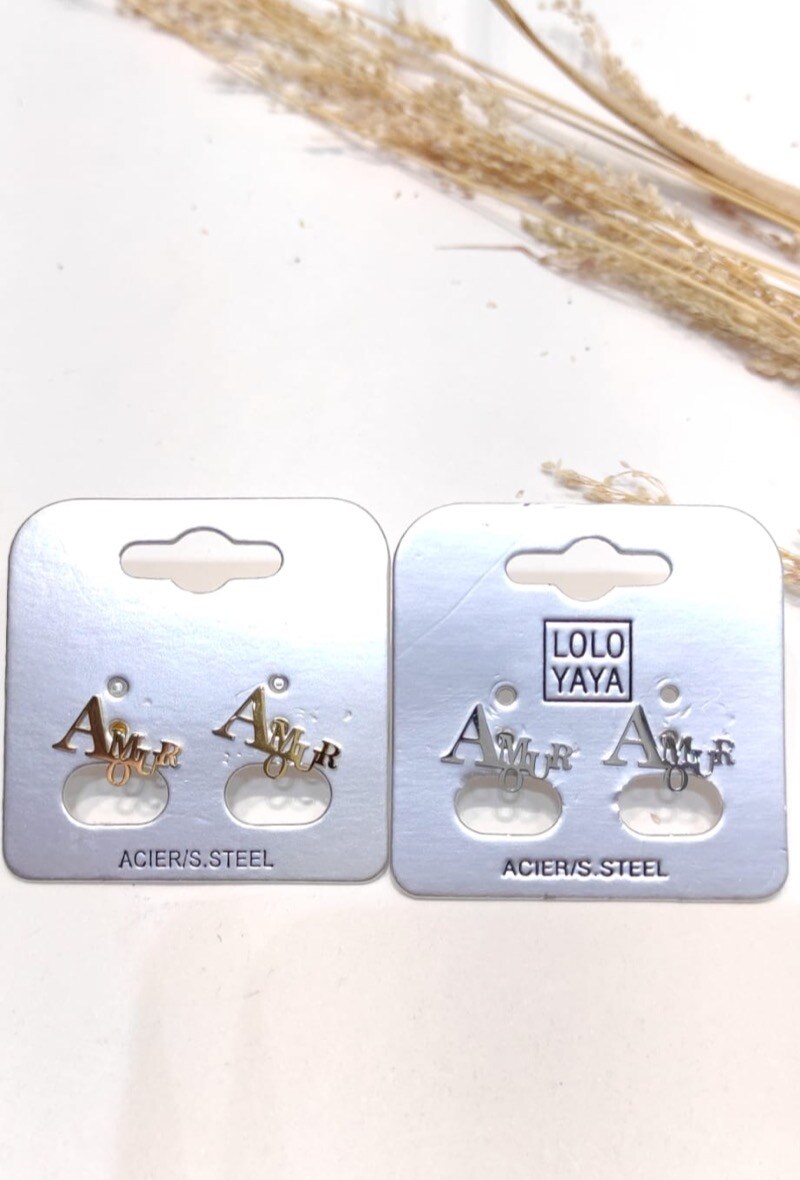 Grossiste LOLO & YAYA - Boucles d’oreilles puces AMOUR en acier inoxydable