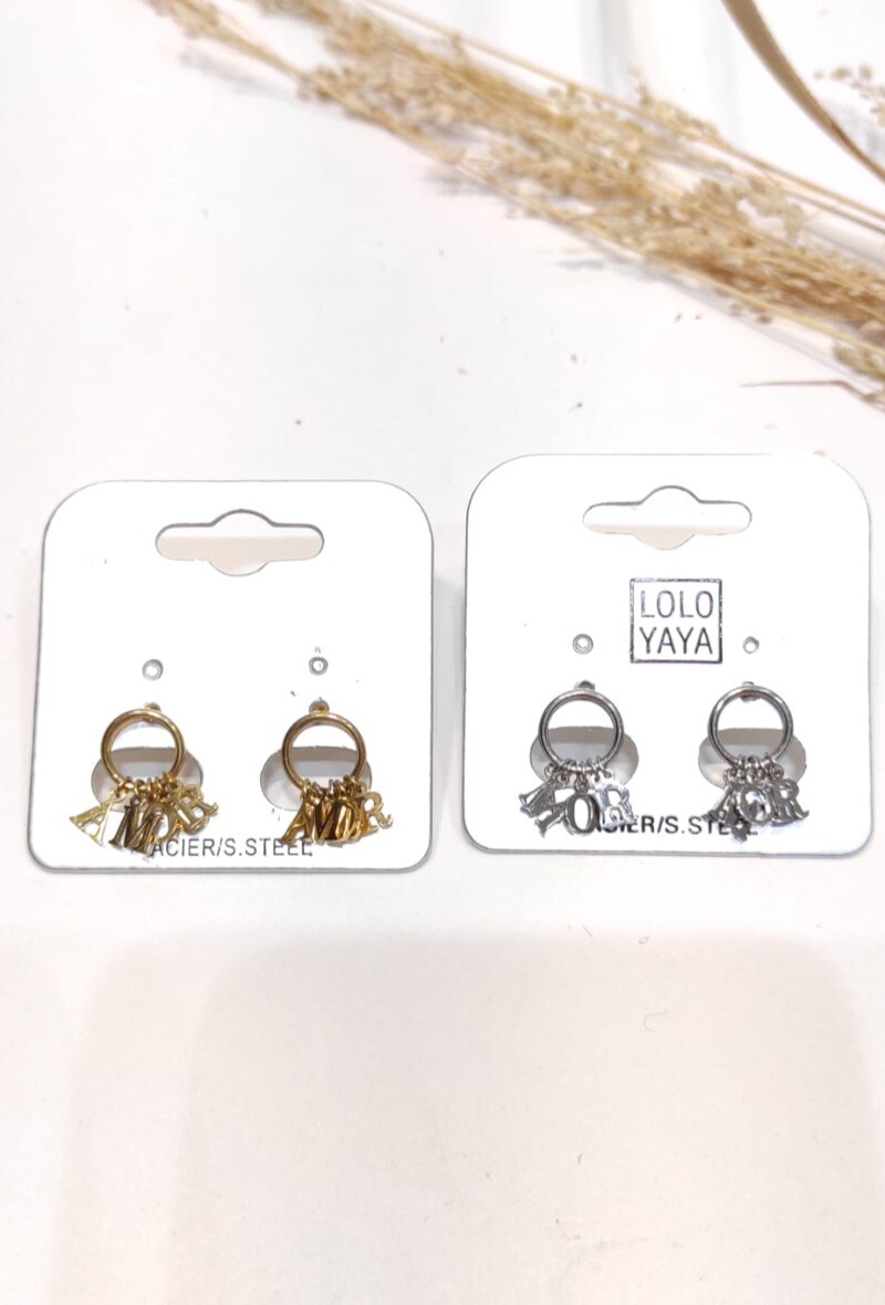 Grossiste LOLO & YAYA - Boucles d’oreilles puces breloque AMOUR en acier inoxydable