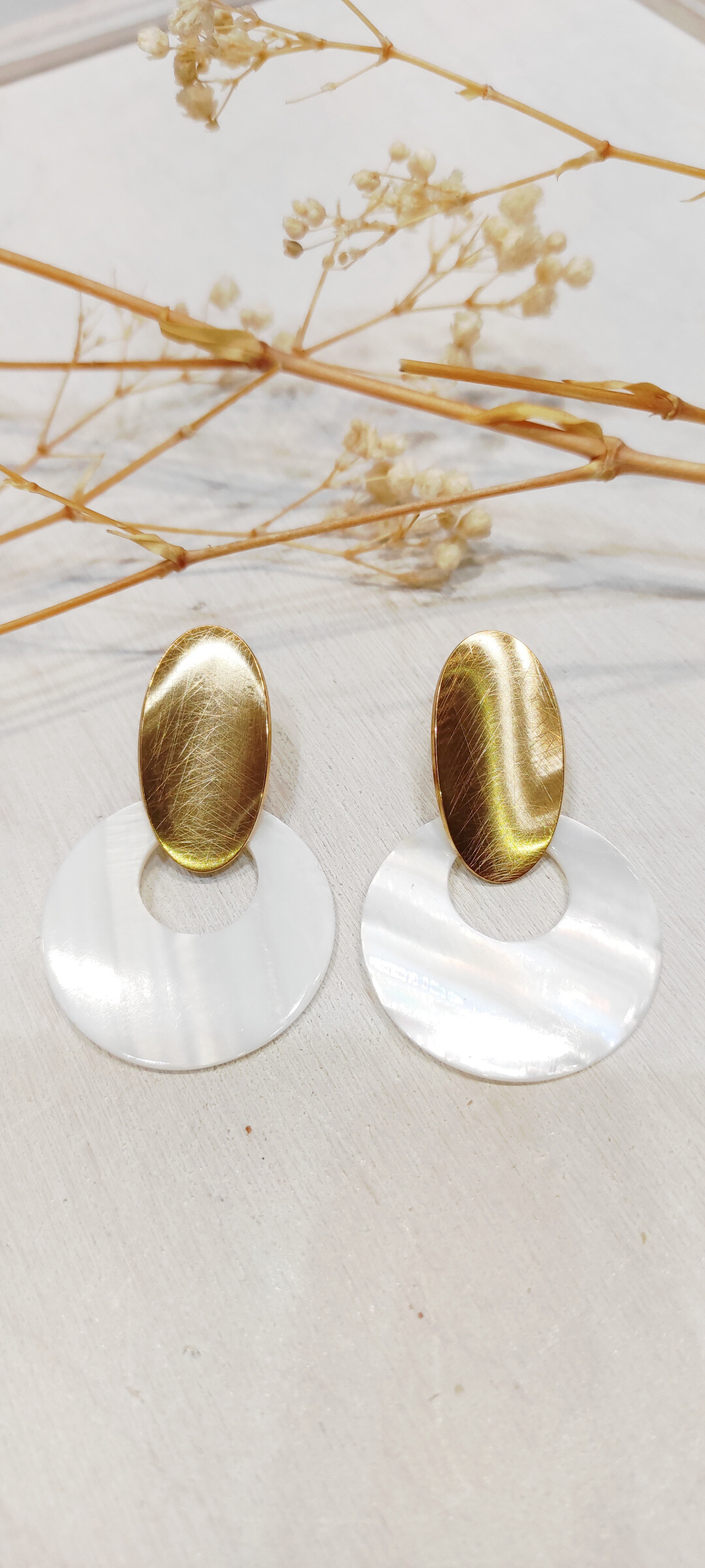 Grossiste Lolo & Yaya - Boucles d'oreilles avec nacre Camryn en acier inoxydable